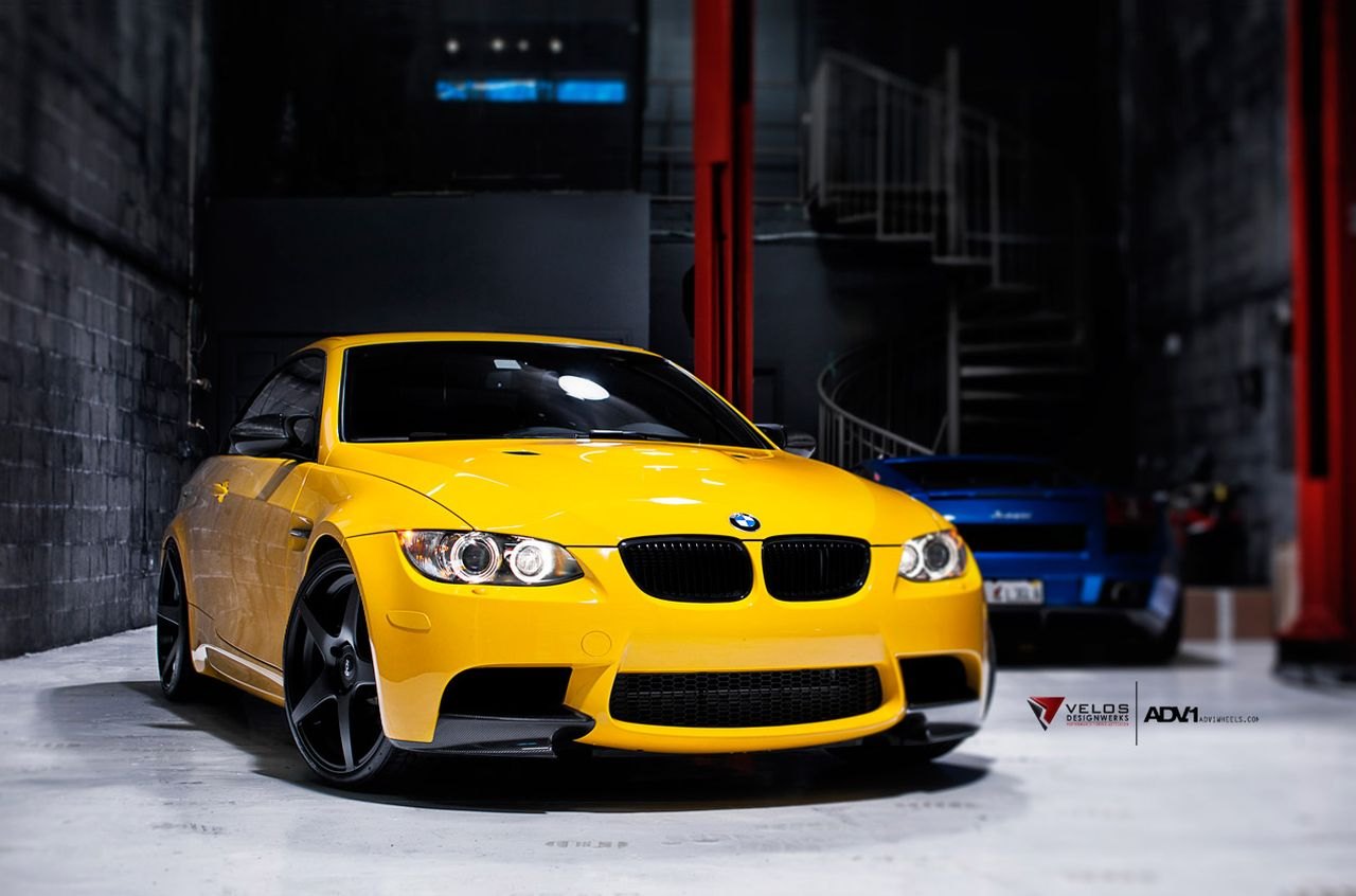 20 машин 3 черные 3 желтые. BMW m3 e90. E90 BMW Yellow. BMW e92 Yellow. BMW e92 Золотая.