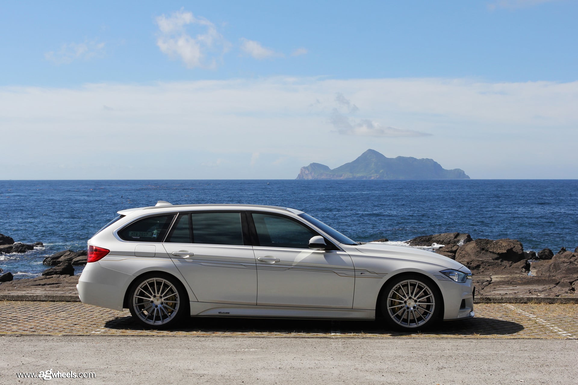 Aftermarket Side Skirts on White BMW 3-Series - Photo by Avant Garde Wheels