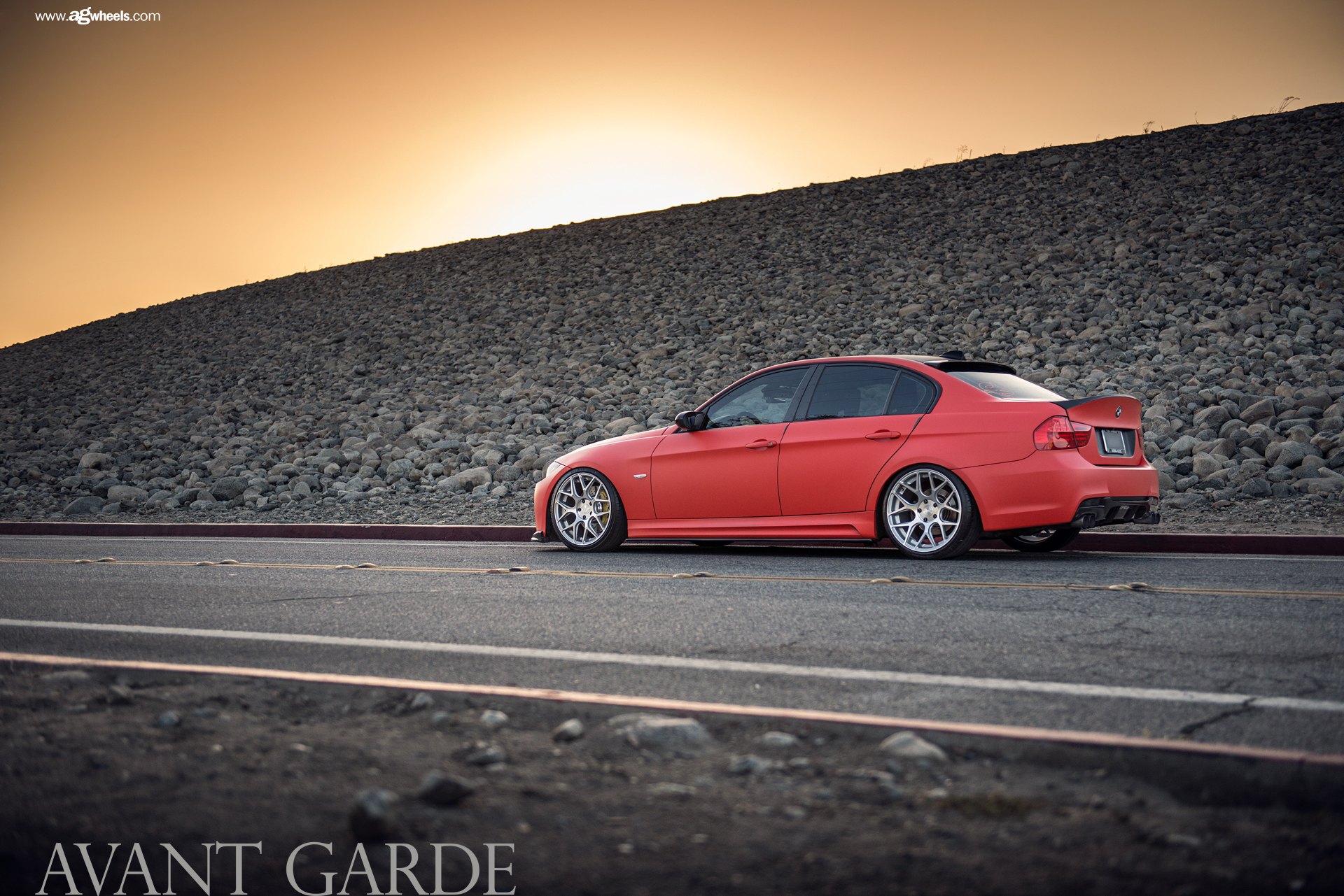 Бмв е90 красная. BMW e90 красная. Красная БМВ 335. БМВ тюнингованная.