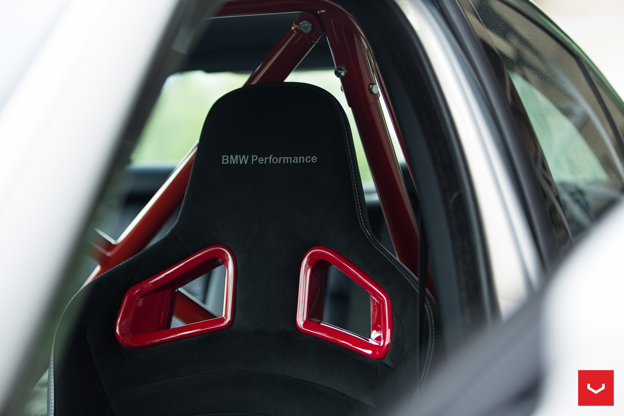 Aftermarket Racing Seats in White BMW 3-Series - Photo by Vossen