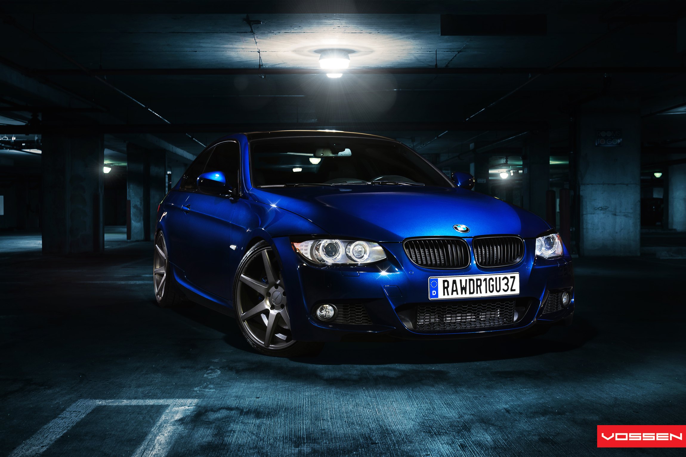 Черно синяя машина. BMW e92 Night. BMW m3 e92 темно синяя. BMW e92 неон. BMW m3 в темноте.