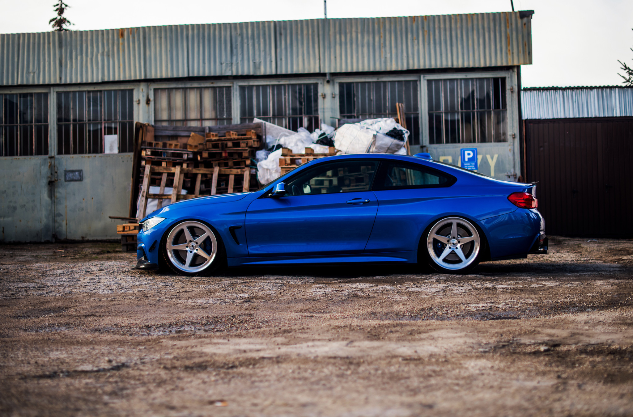 Custom Blue BMW 4-Series Side Vents - Photo by JR Wheels