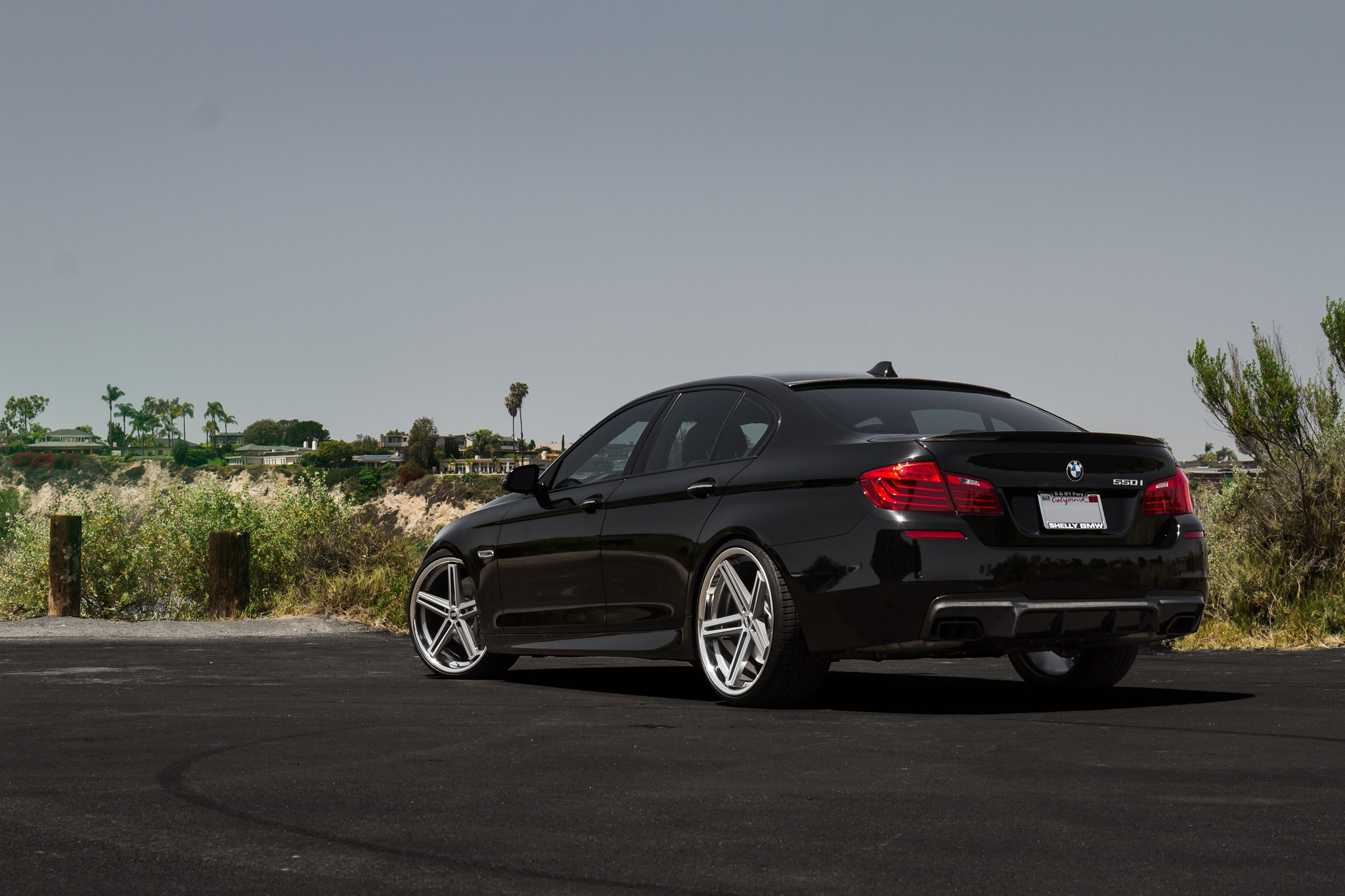 Black BMW 550i on Vossens - Photo by Vossen