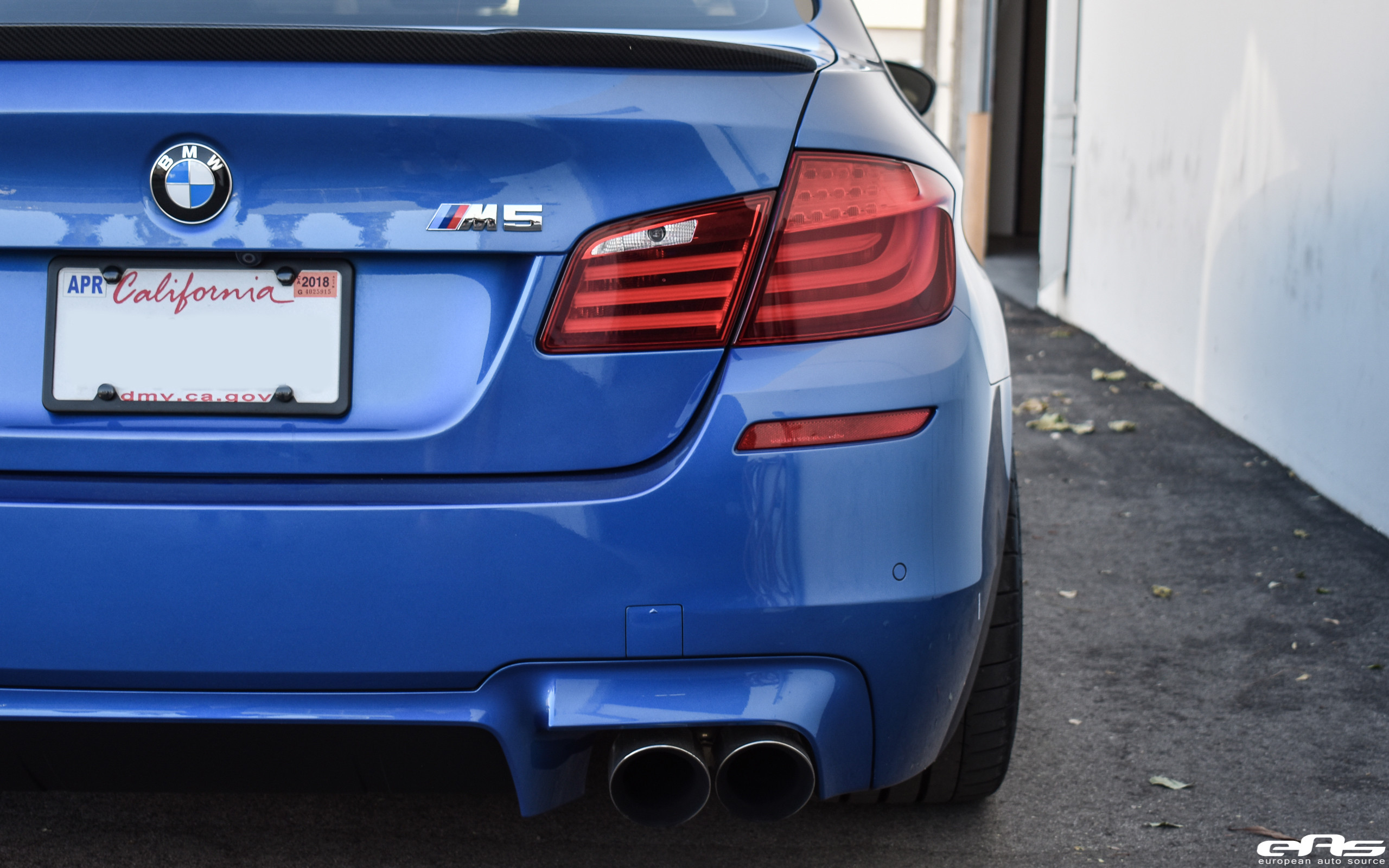 Custom Rear Diffuser on Blue BMW 5-Series - Photo by Vorstiner
