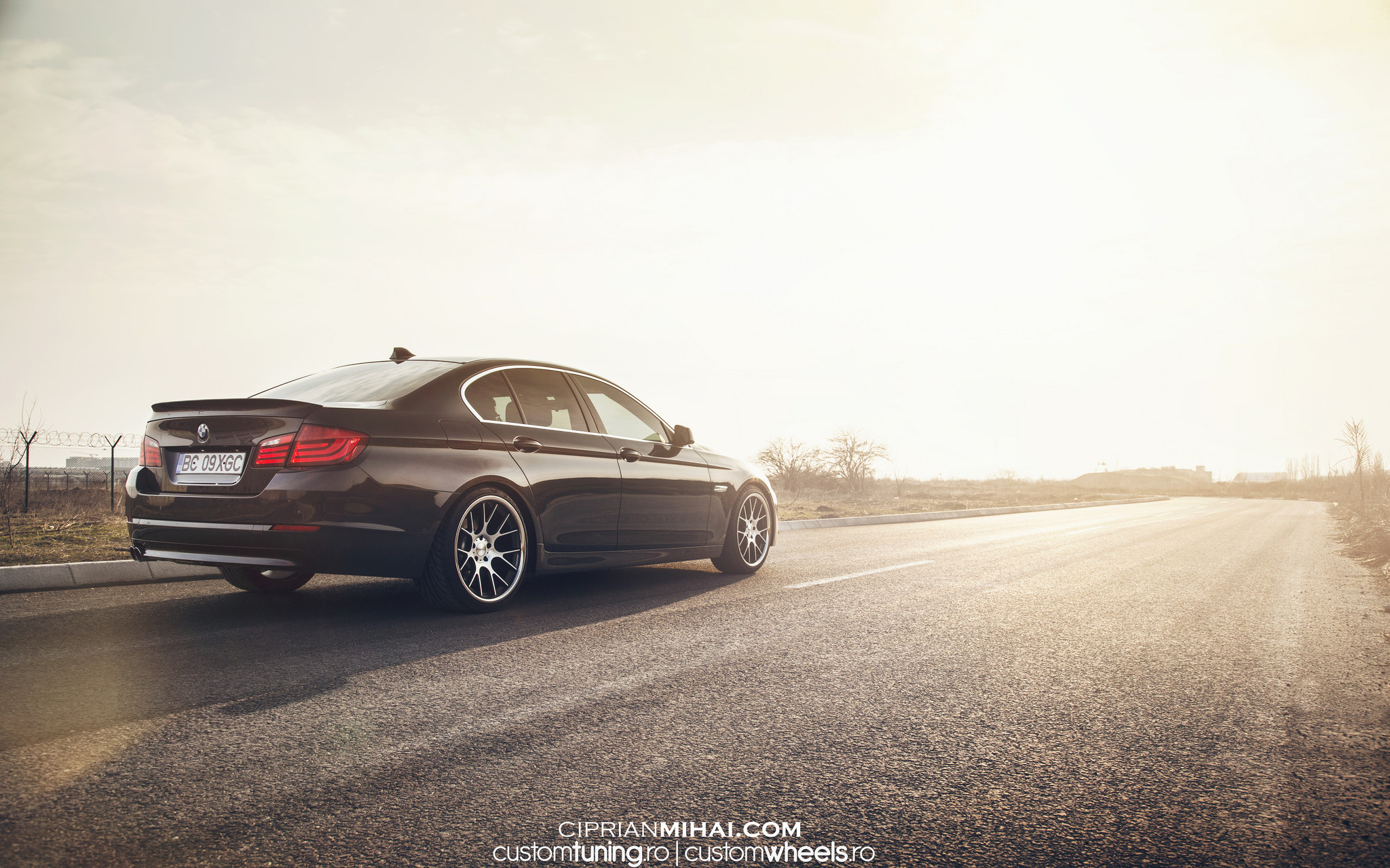 Rear Lip Spoiler on Black BMW 5-Series - Photo by Ciprian Mihai