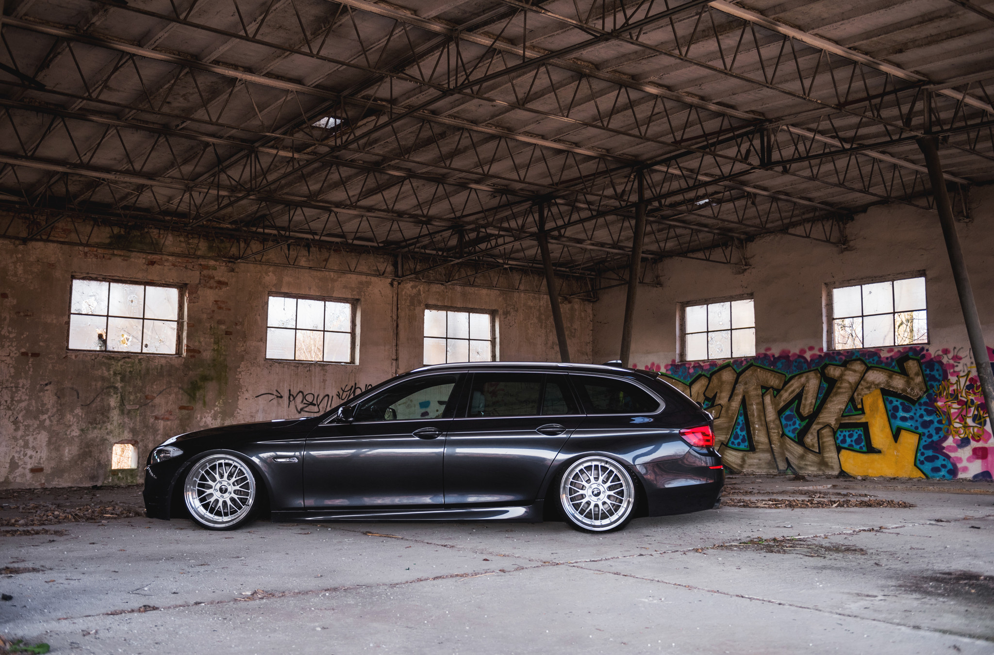 Black BMW 5-Series Hatchback Side Skirts - Photo by JR Wheels