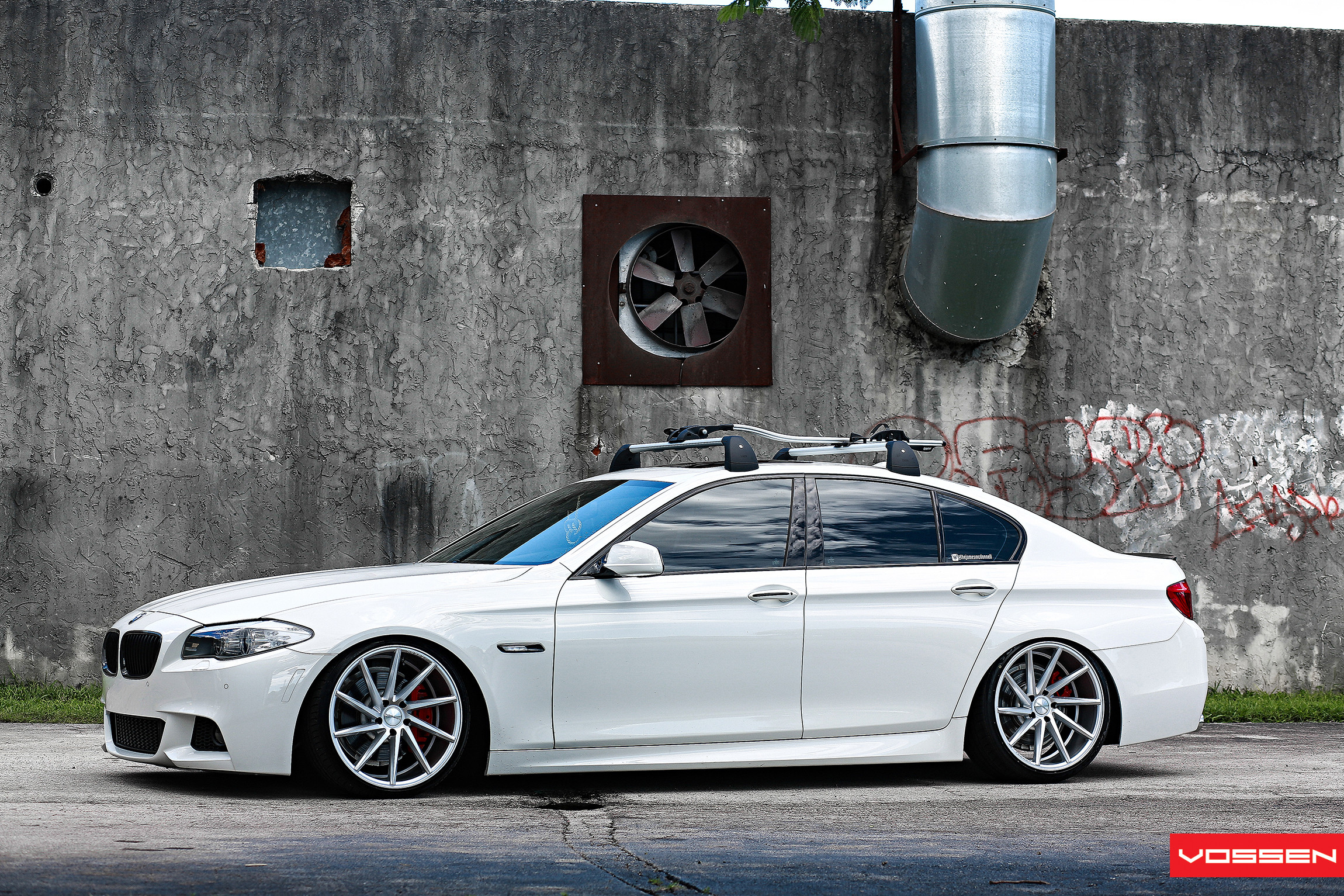 Aftermarket Rack System on White BMW 5-Series - Photo by Vossen