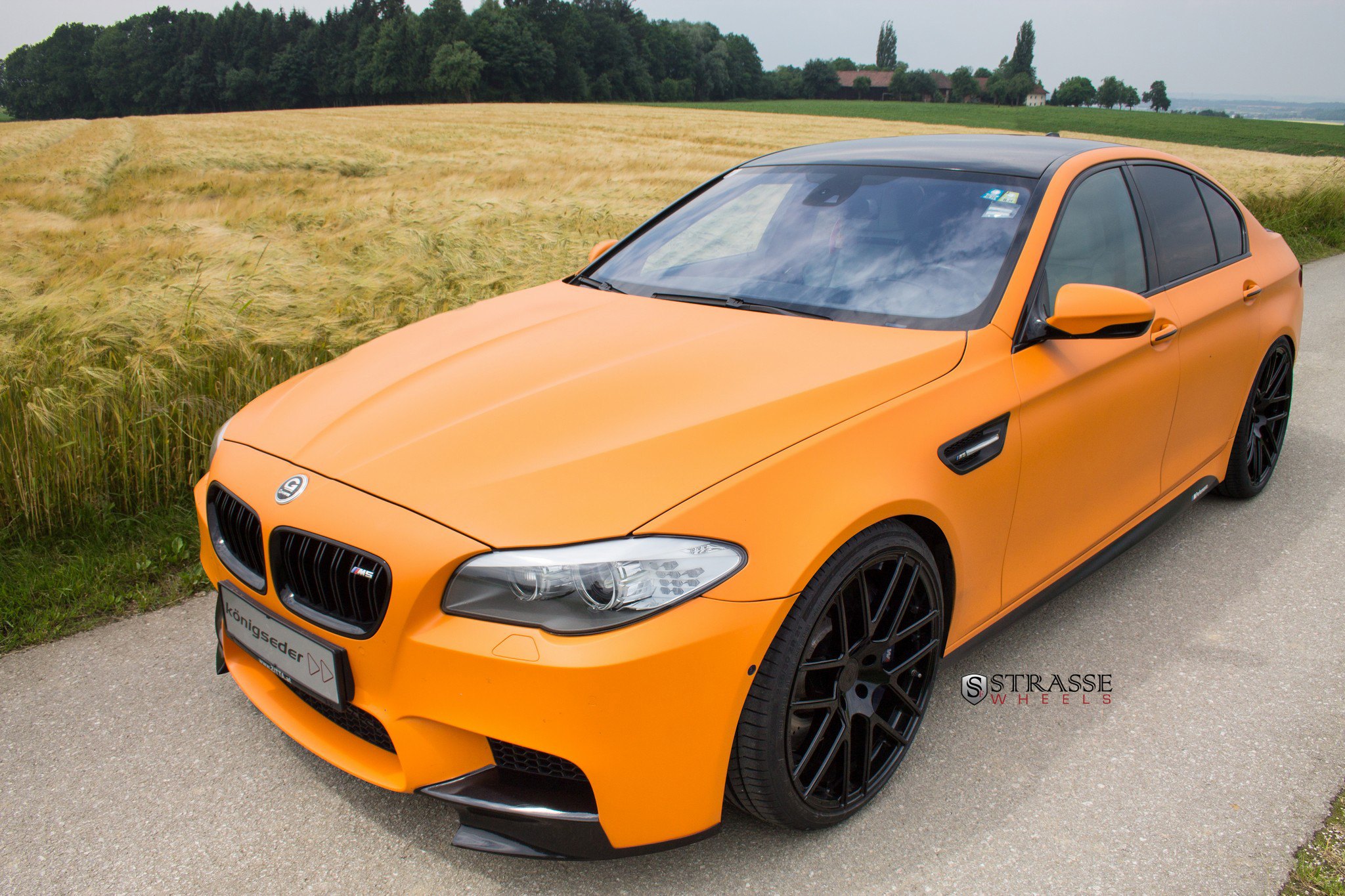 BMW m5 Orange