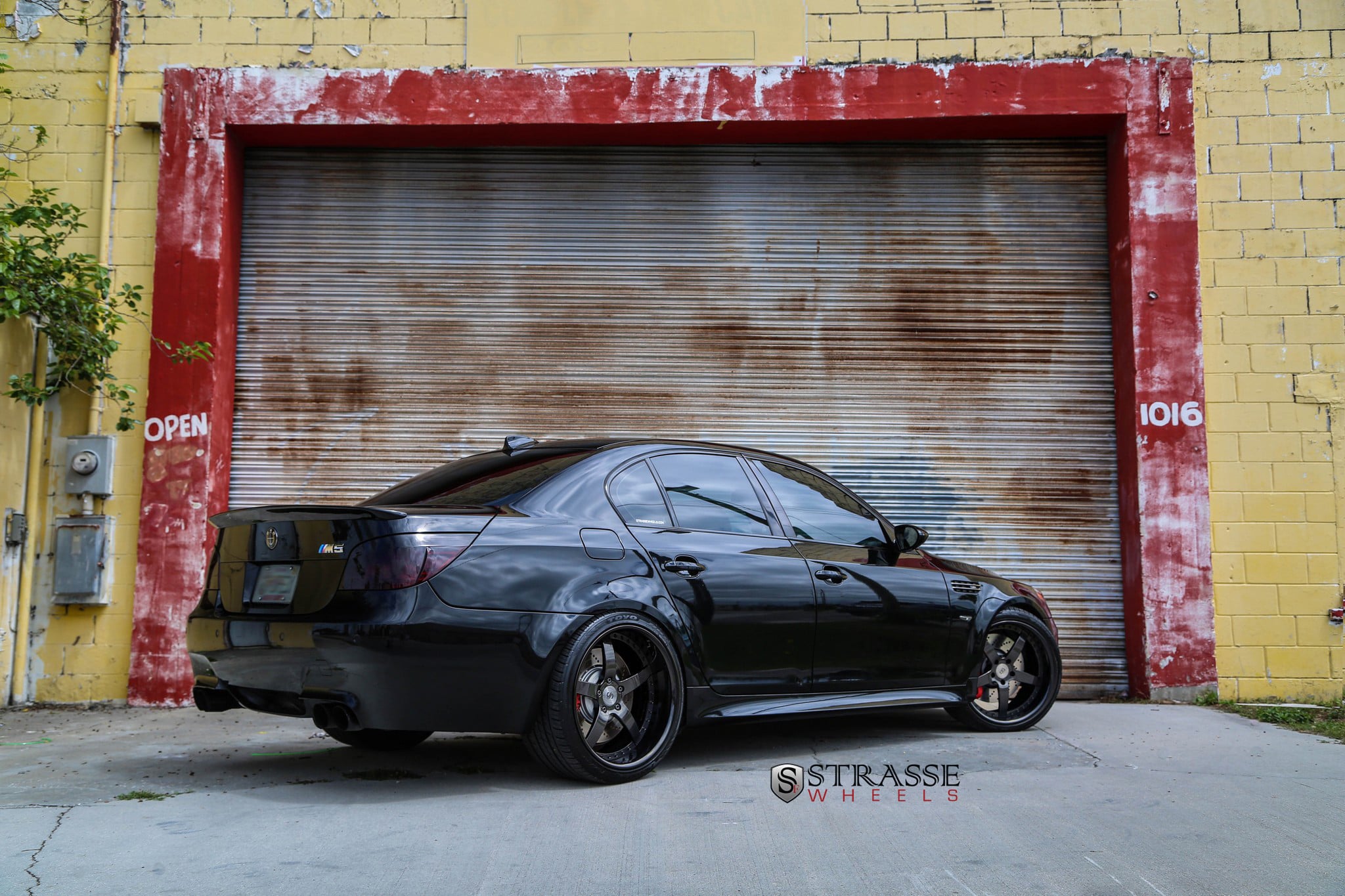 Red Smoke Taillights on Black BMW 5-Series - Photo by Strasse Forged