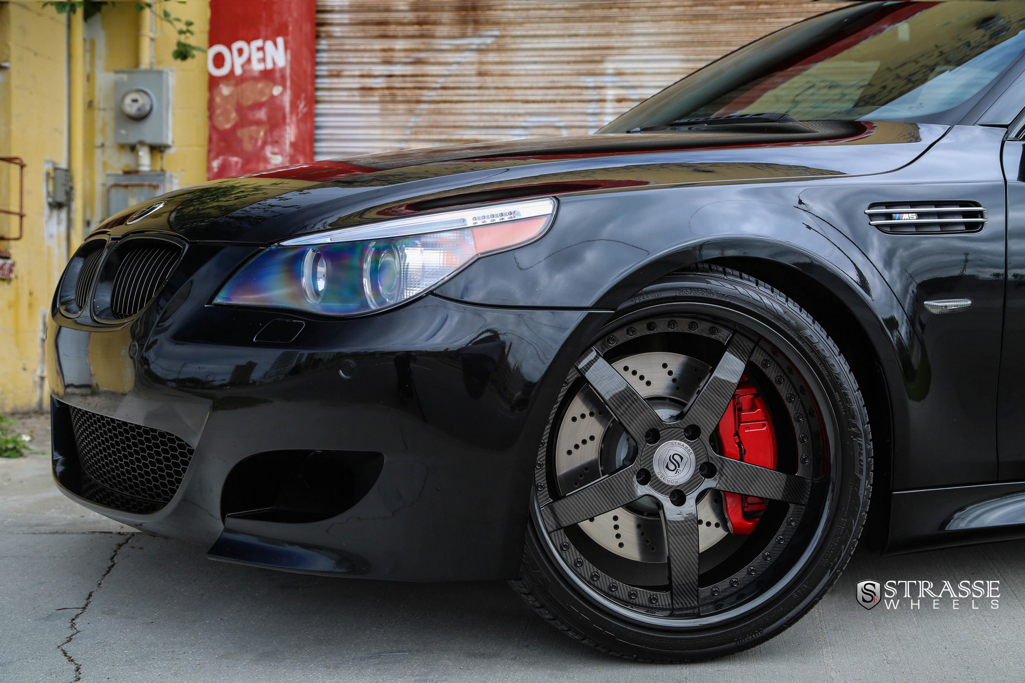 Black BMW 5-Series with Carbon Fiber Strasse Wheels - Photo by Strasse Forged