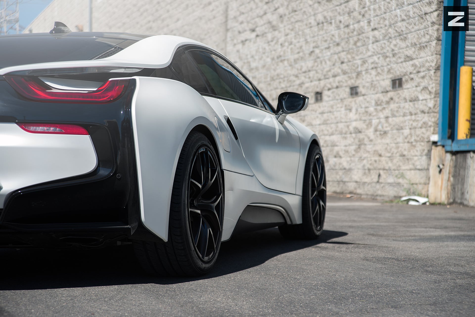 Custom Rear Diffuser on White BMW i8 - Photo by Zito Wheels