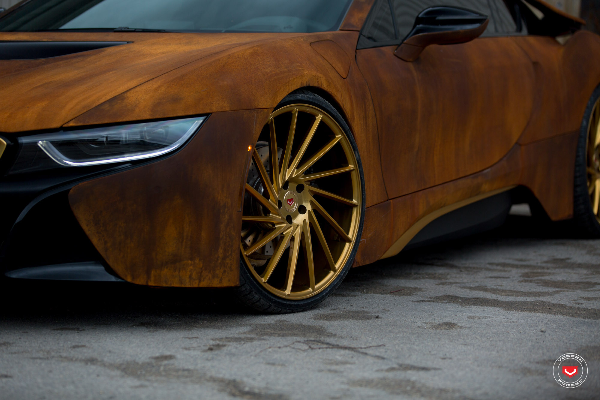 Corrosion imitation paint job on BMW i8 - Photo by Vossen