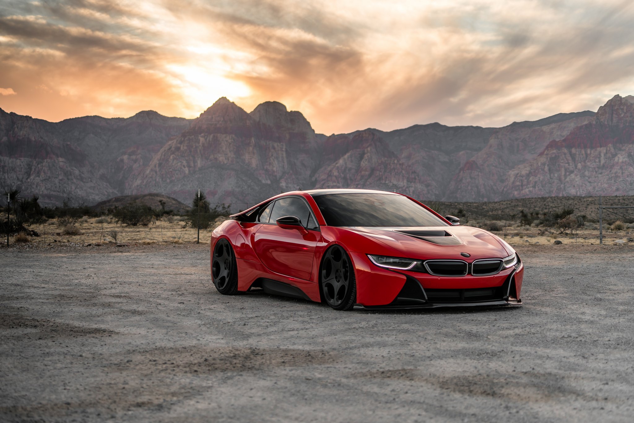 BMW i8 красная