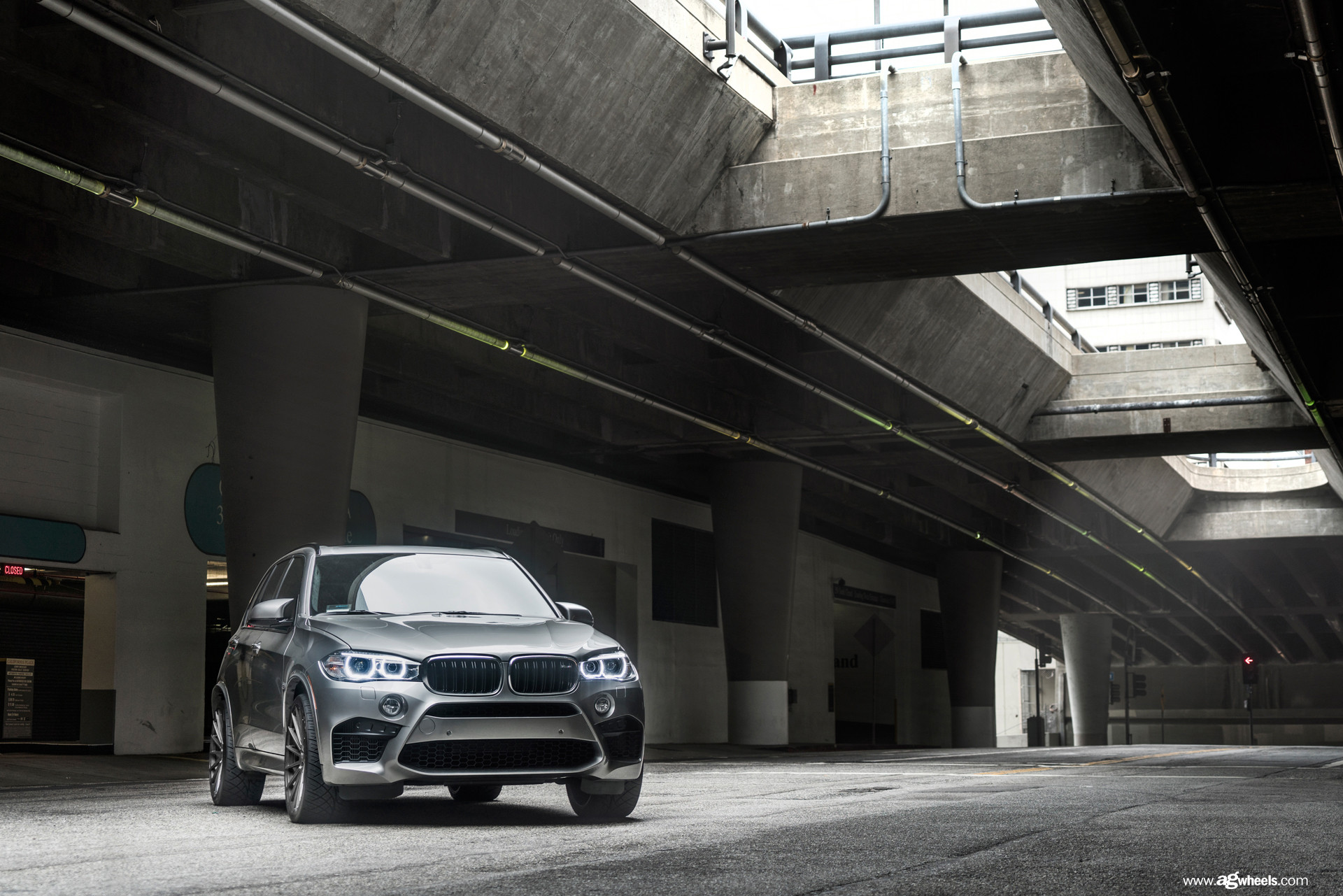 Platinum BMW X5M on M615 Wheels - Photo by Avant Garde