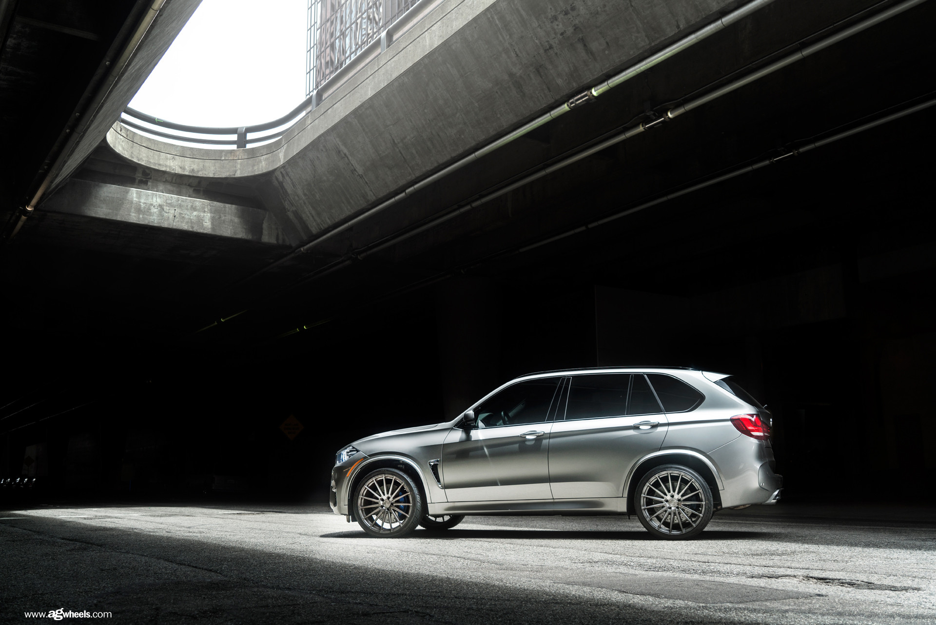 BMW X5M With Forged Custom Wheels - Photo by Avant Garde