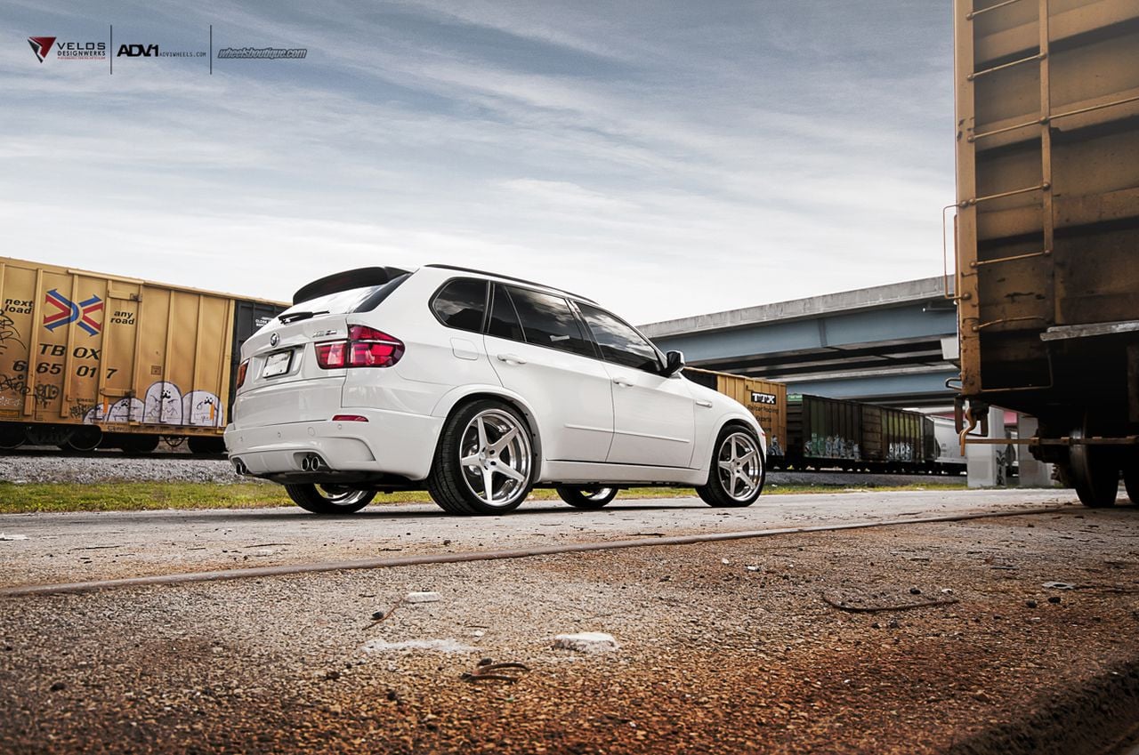 Aftermarket Rear Bumper on White BMW X5 - Photo by ADV.1