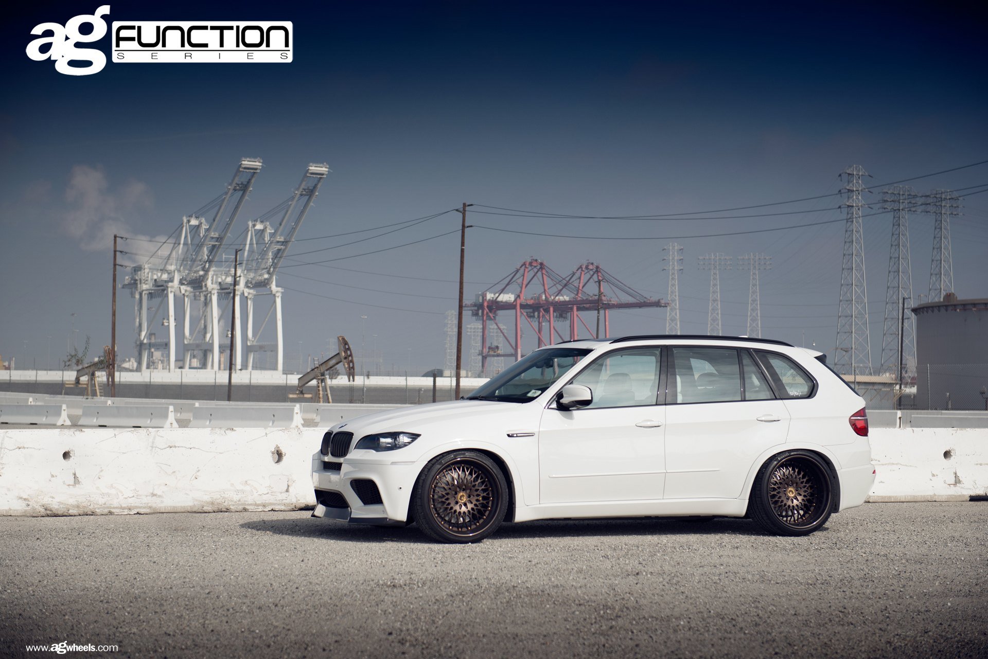 Тюнинг x1. BMW x5 Tuning белый. BMW x5 Bronze Wheels. БМВ левел. БМВ от левел обои.