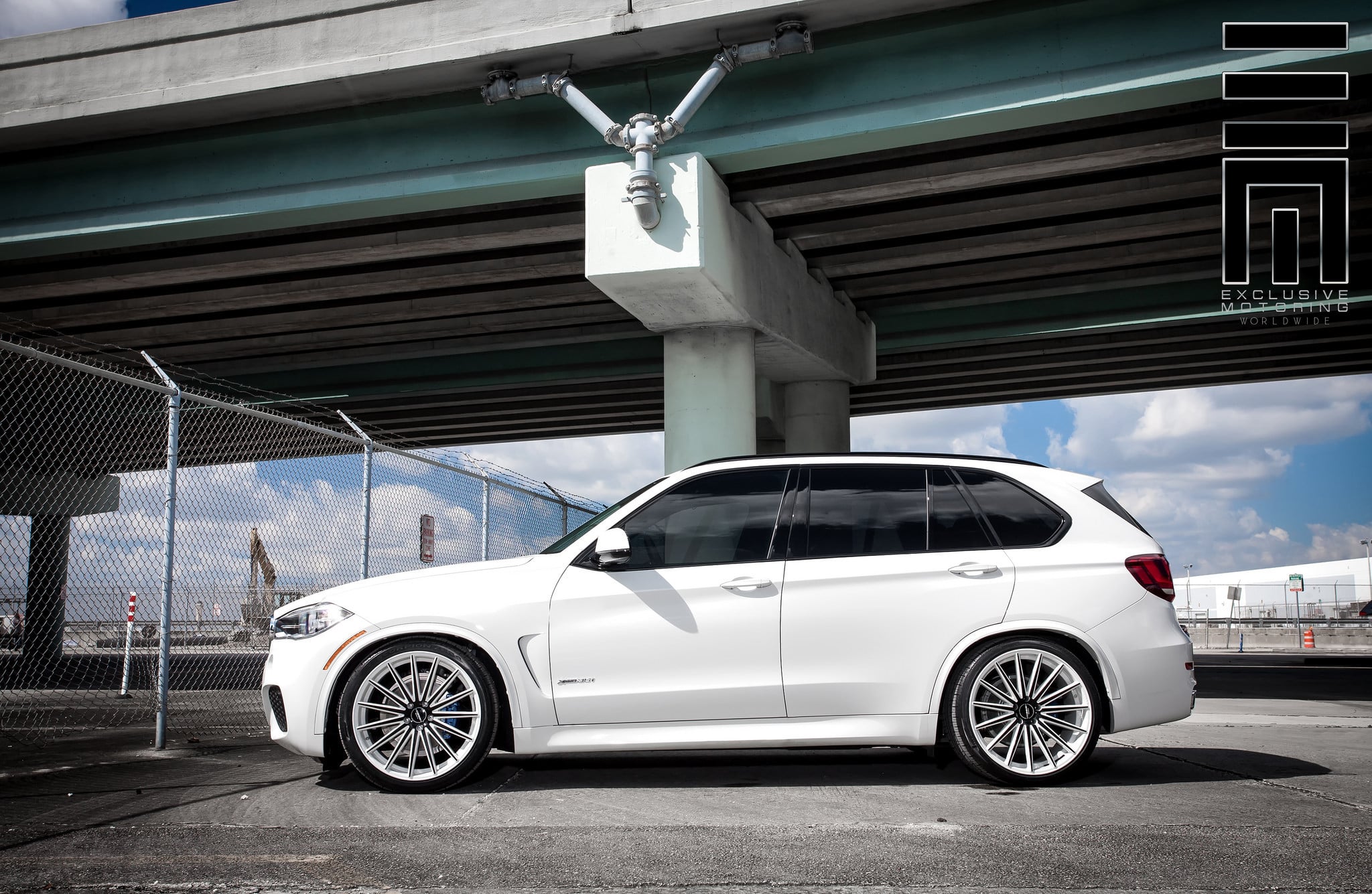 Exclusive Motoring BMW X5 on a nice stance - Photo by Exclusive Motoring