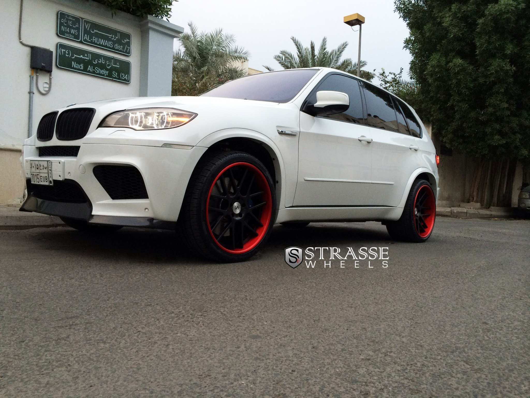 White BMW X5 on Contrasting Matte Black Strasse Wheels Featuring Red Lip |  CARiD.com Gallery, image size:2048x1536