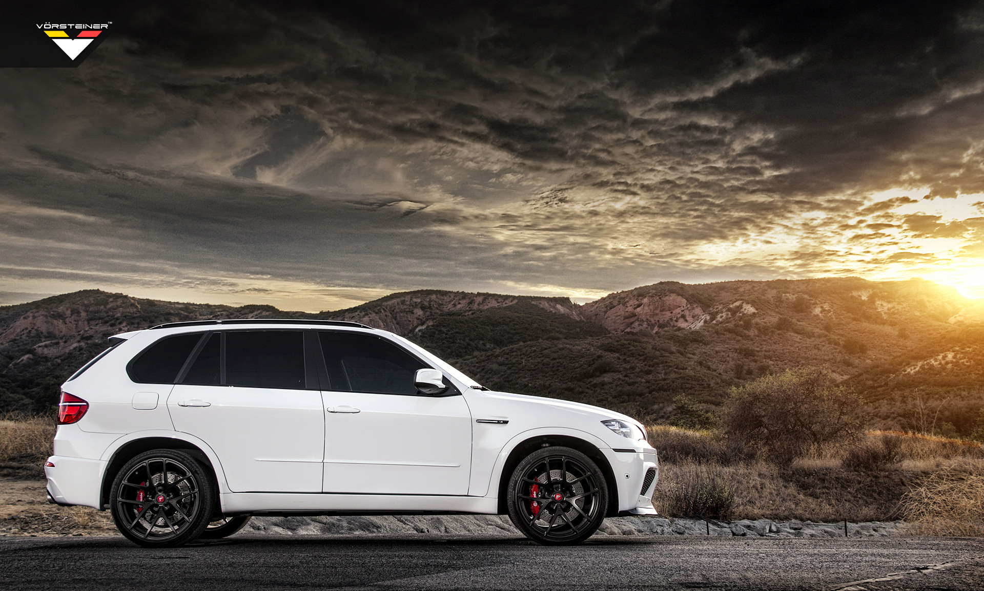 Aftermarket Side Skirts on White BMW X5 - Photo by Vorstiner