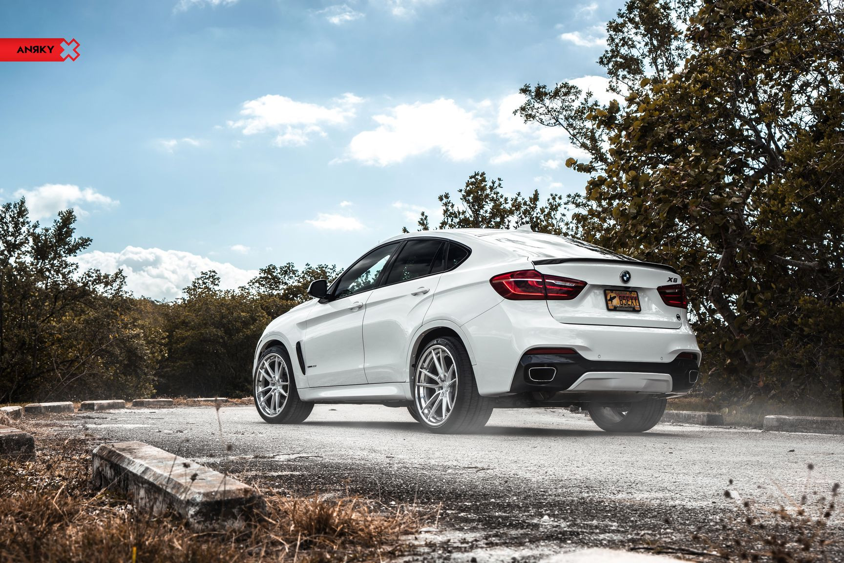 White BMW X6 with Custom Rear Diffuser - Photo by Anrky Wheels