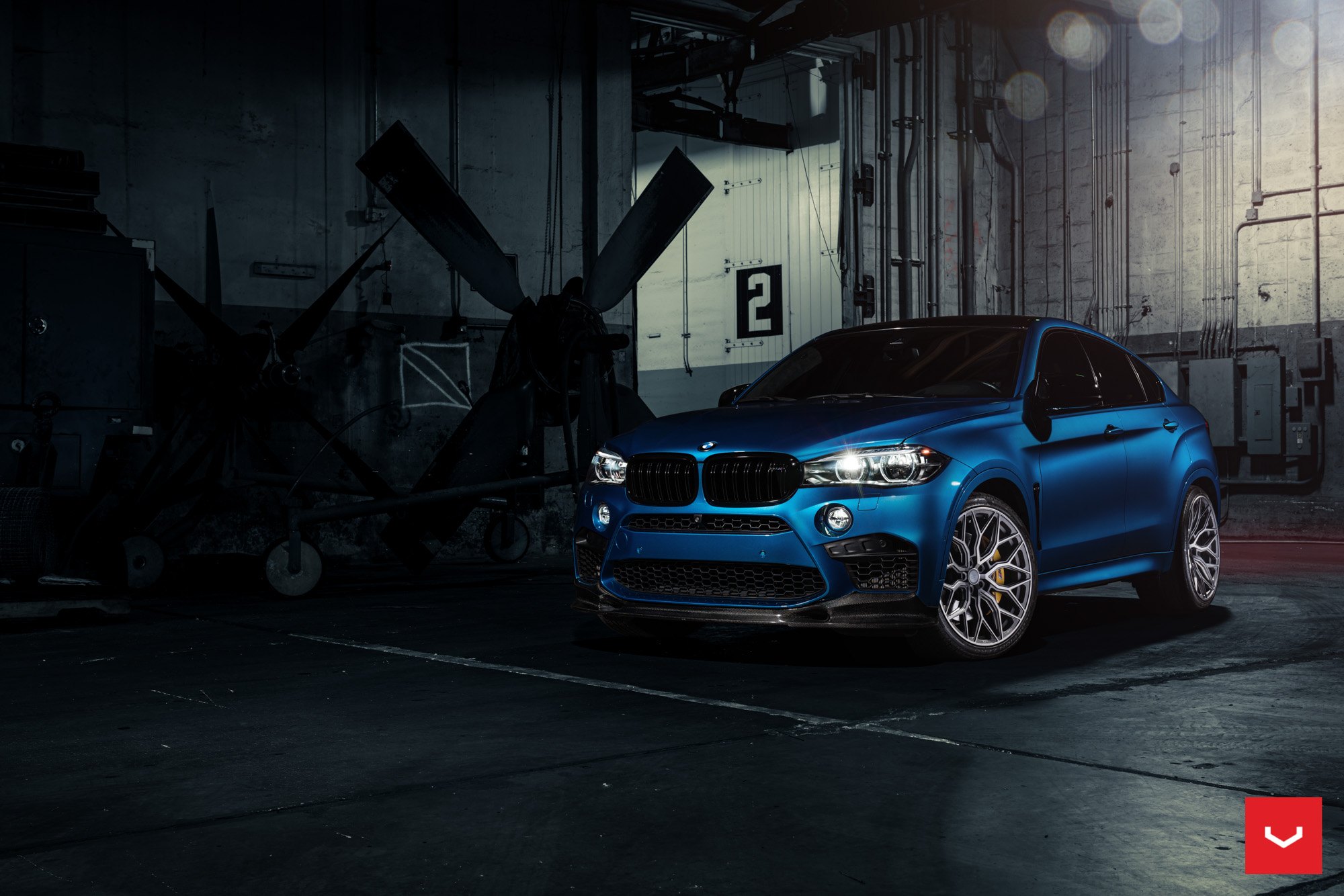 Синий x6. BMW x6 m 2017. BMW x6 1366 768. Blue BMW x5m 2023.