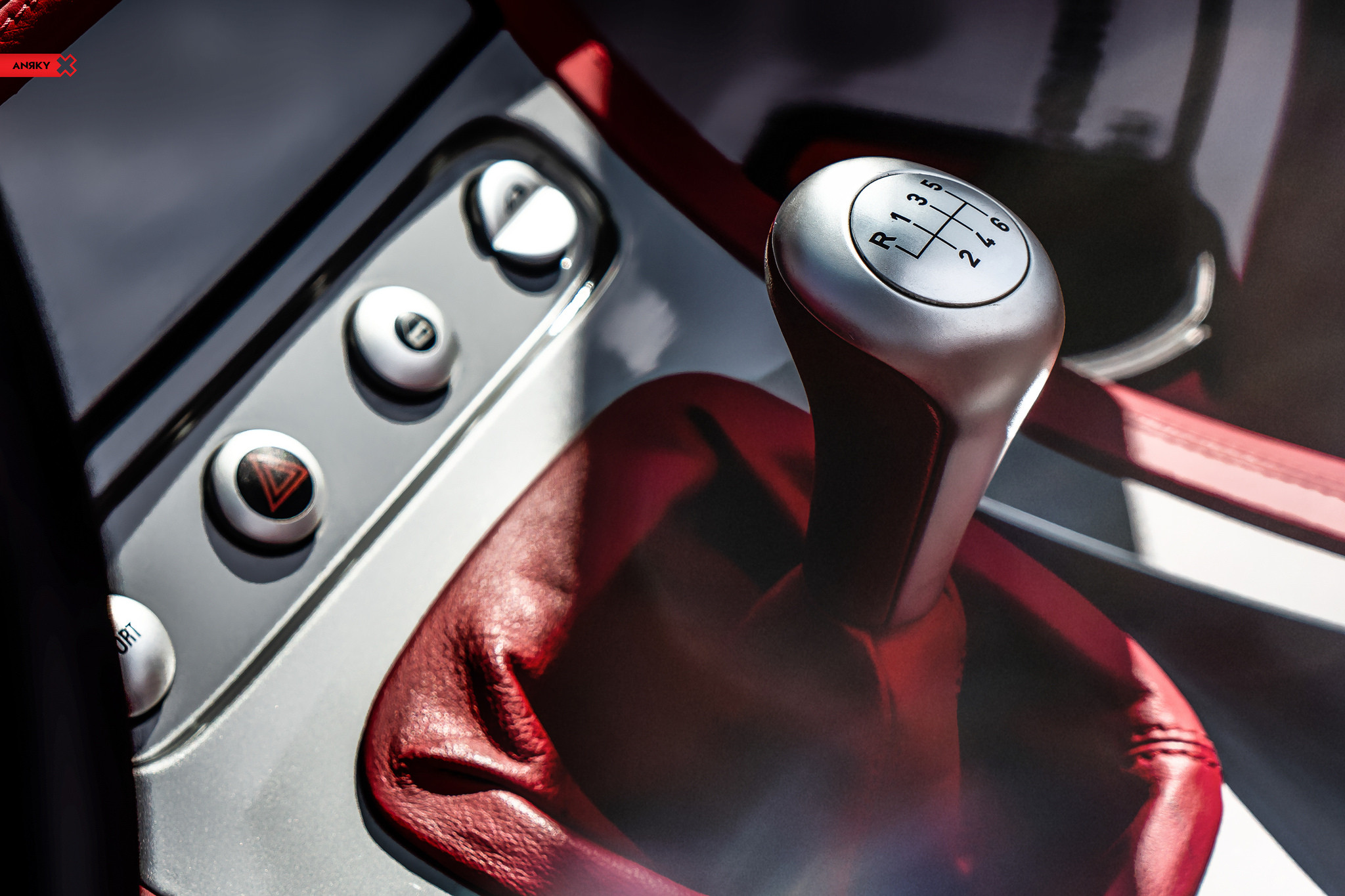 Aftermarket Shift Knob in Silver Convertible BMW Z8 - Photo by ANRKY Wheels