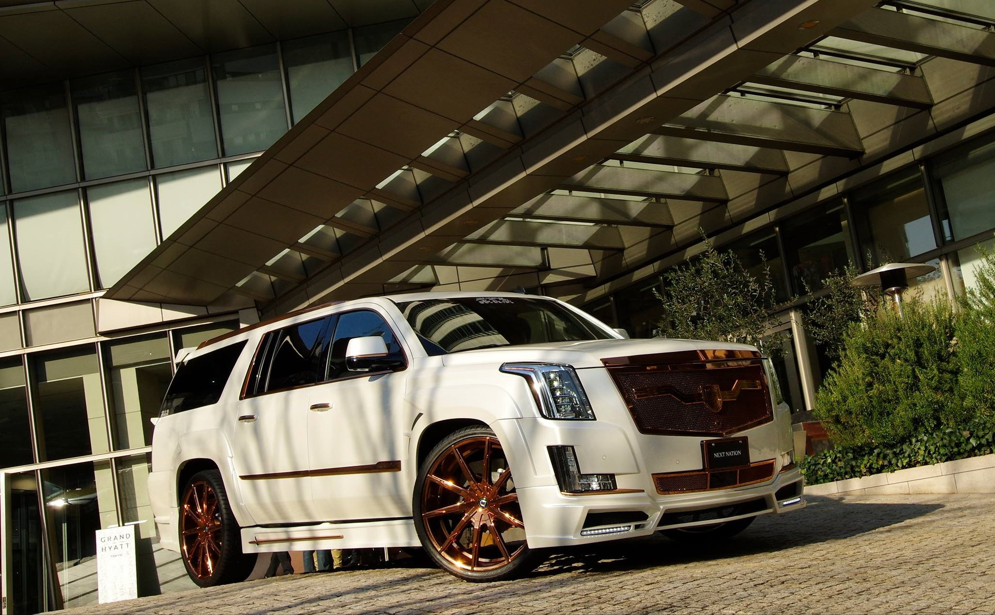 Cadillac escalade with bronze custom painted Wheels - Photo by Lexani