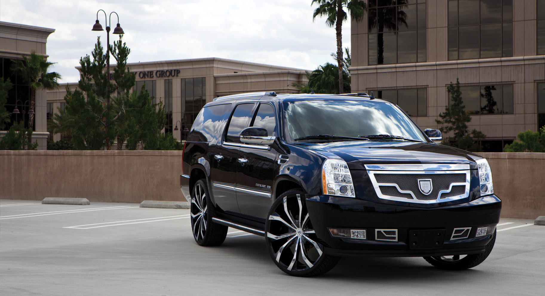 Cadillac Escalade ESV on Lust Series Lexani Wheels - Photo by Lexani