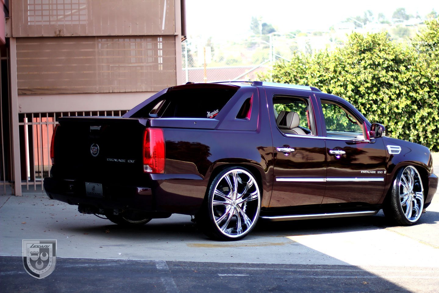 Cadillac Escalade EXT Luxury Pickup Truck Restyled by Lexani | CARiD.com  Gallery, image size:1440x960