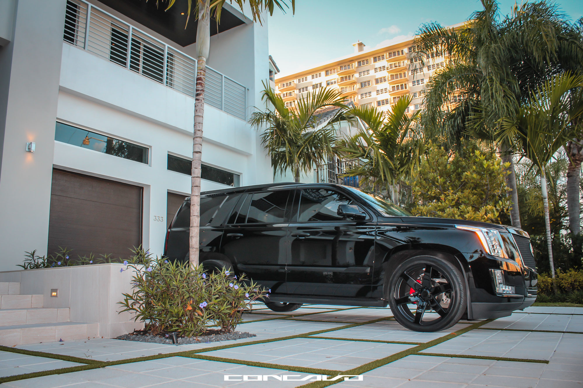 Cadillac Escalade ESV Rear View - Photo by Concavo