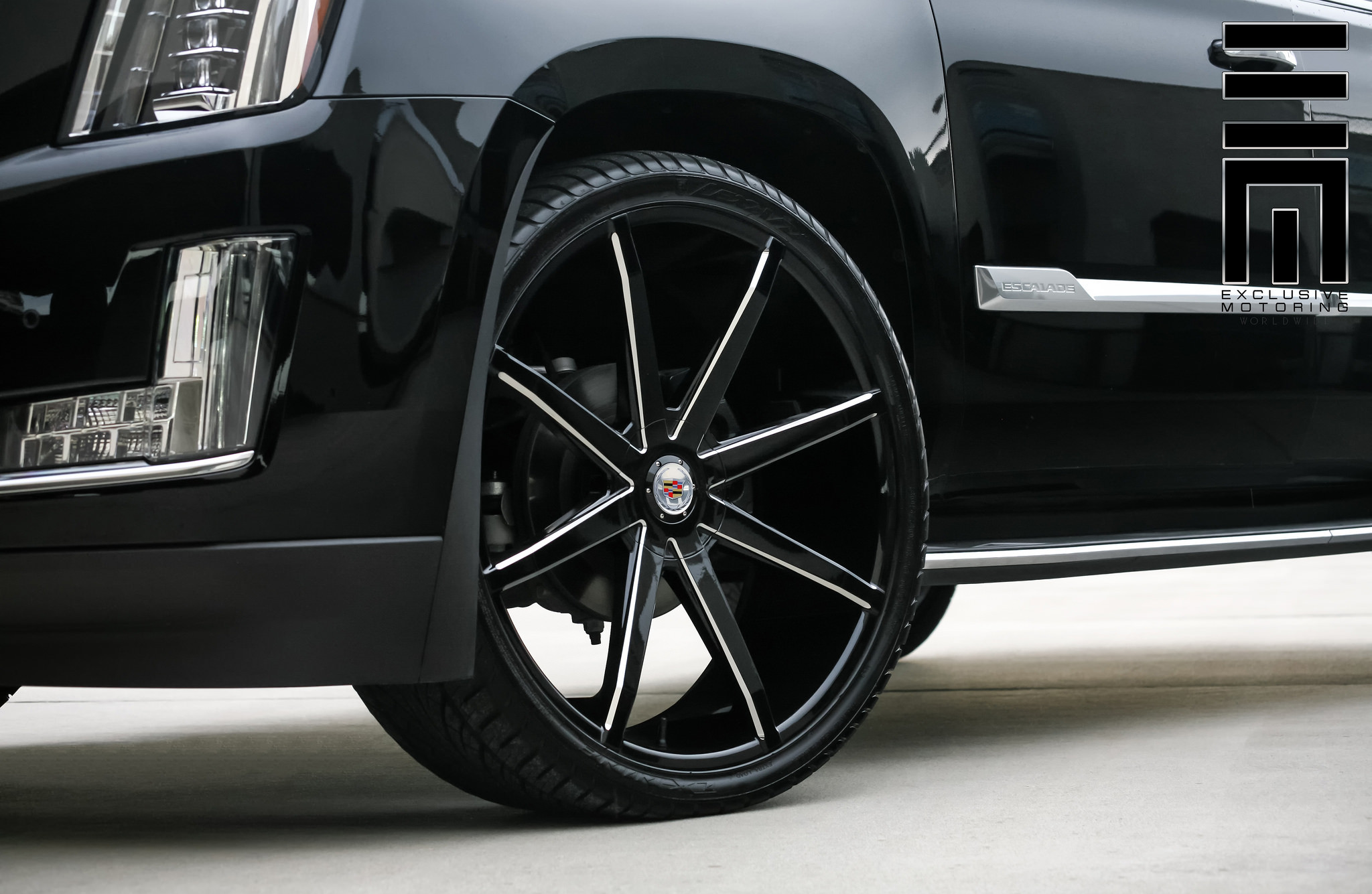 Sleek multispoke wheel on luxurious Escalade - Photo by Exclusive Motoring