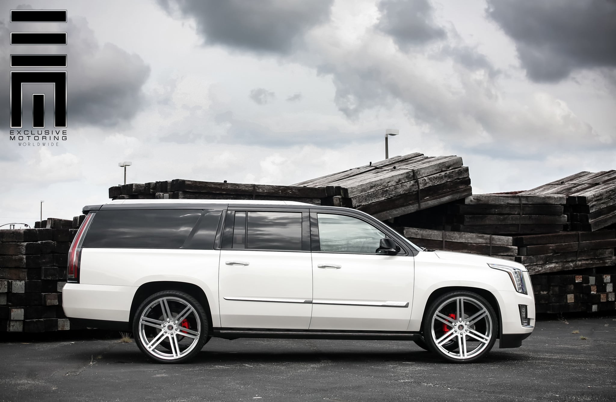 Premium Cadillac Escalade on a set of custom wheels - Photo by Exclusive Motoring