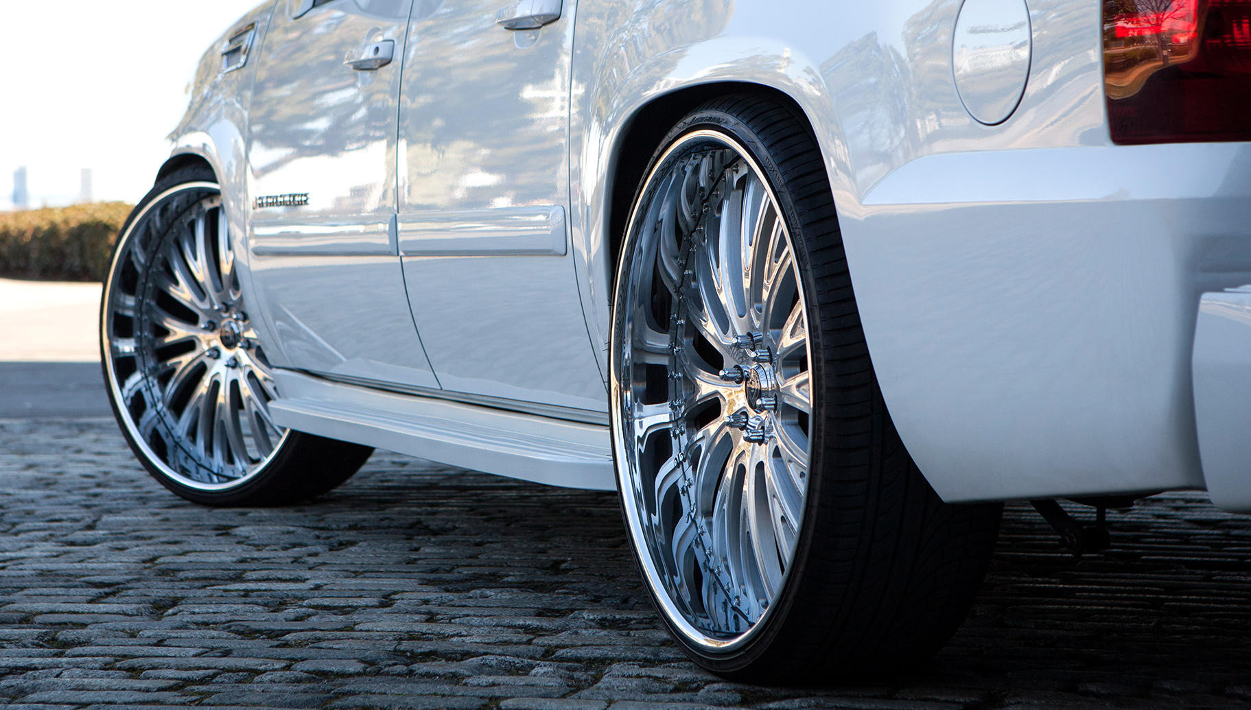 LF Series Chrome Rims on Chevy Avalanche - Photo by Lexani