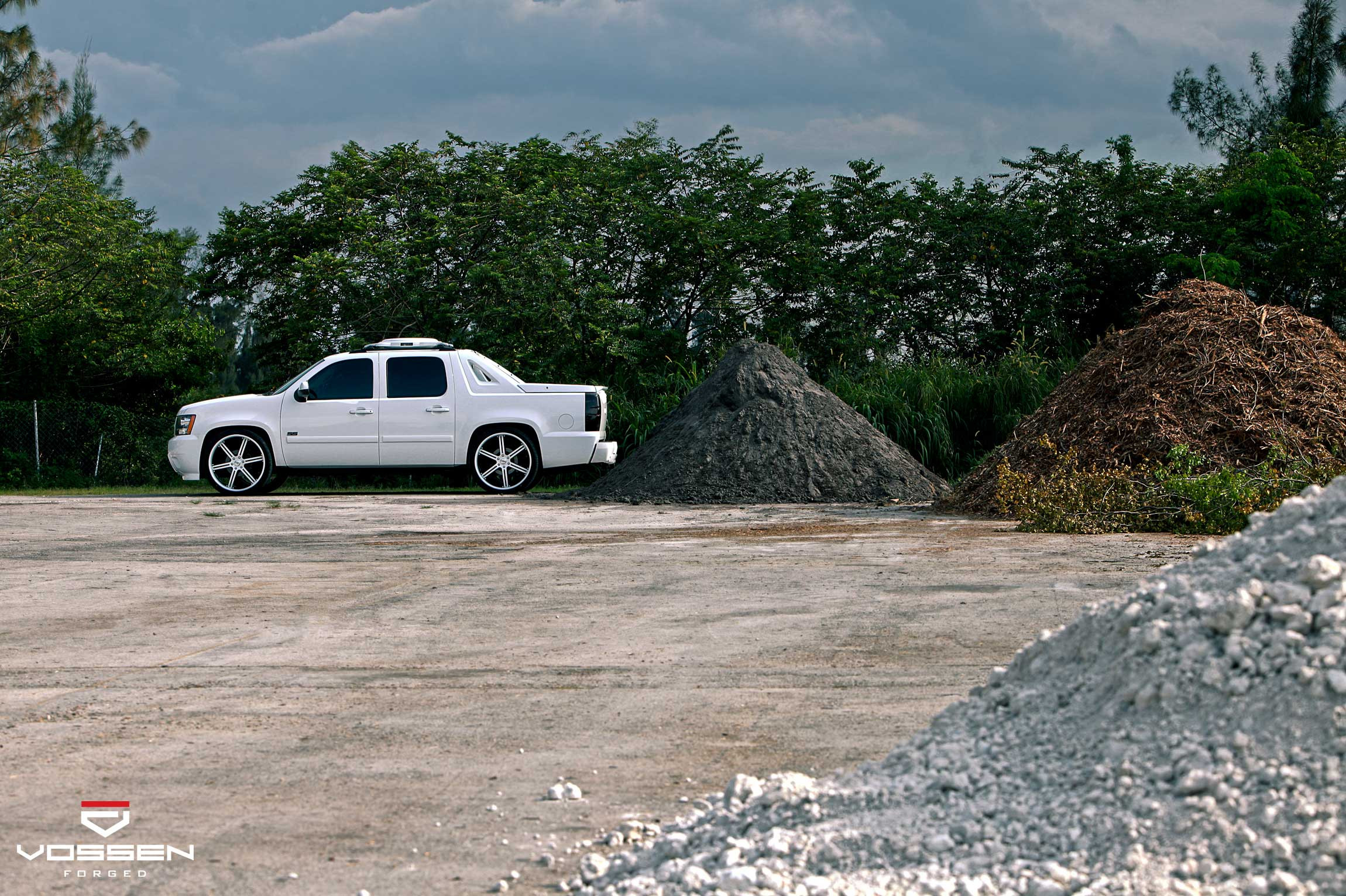 Dark Smoke Taillights on White Chevy Avalanche - Photo by Vossen