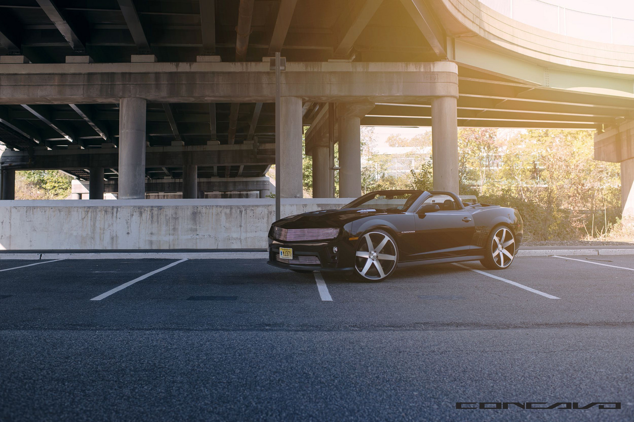 Camaro With Phantom Style Full Face Grille on Concavo Wheels - Photo by Concavo