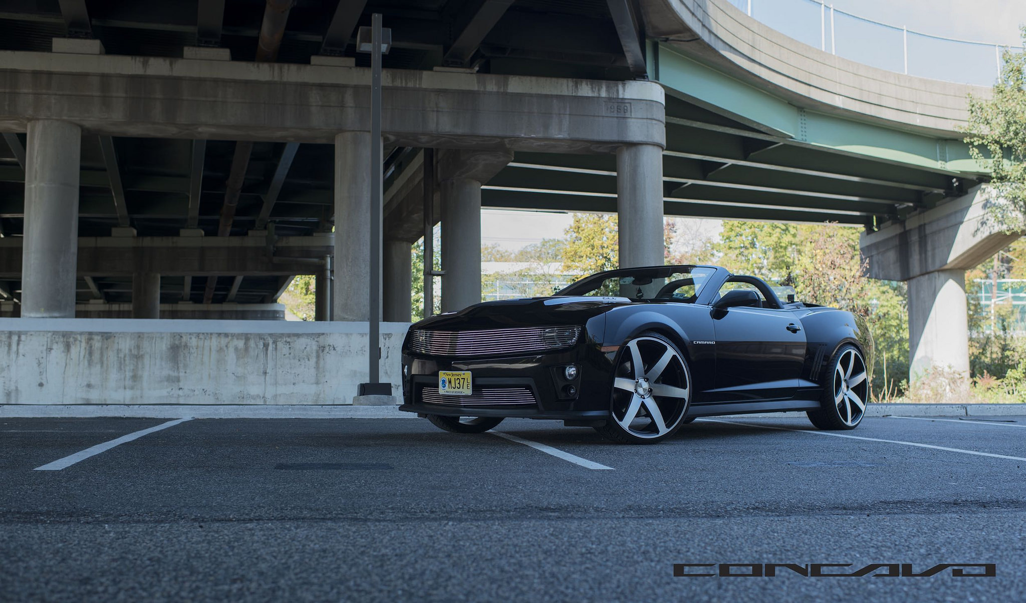 Camaro Convertible On Large Custom Wheels - Photo by Concavo