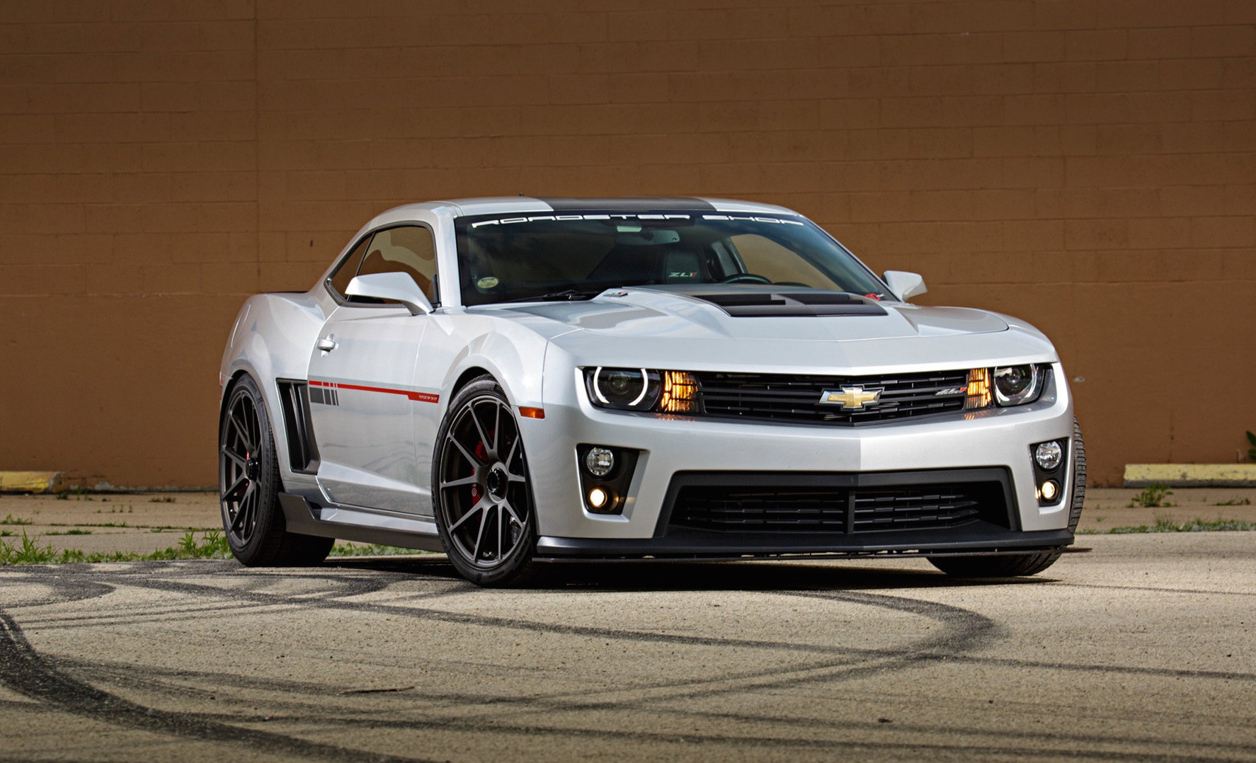 Blacked Out Grille on Gray Chevy Camaro ZL1 - Photo by Forgeline Motorsports