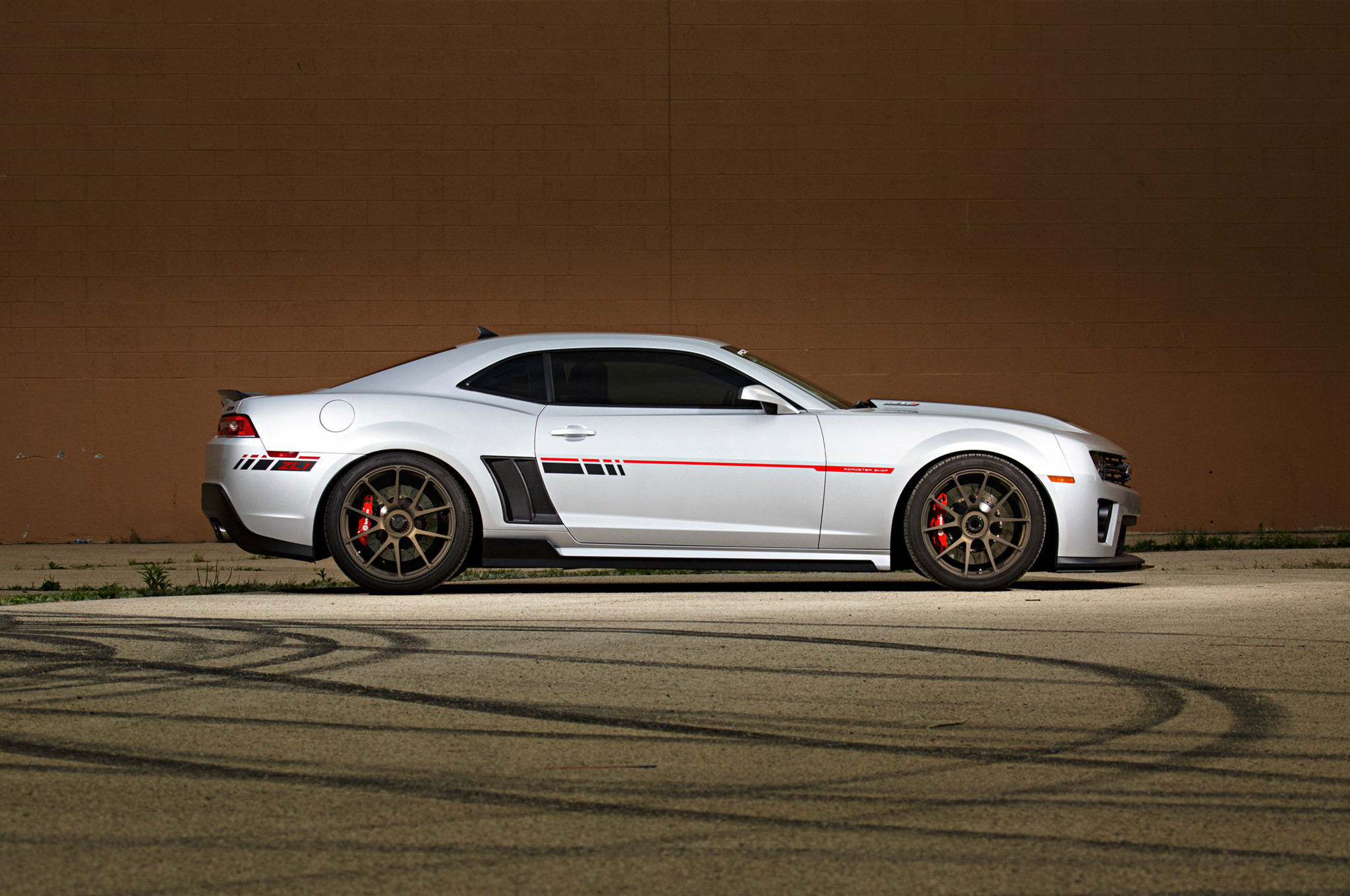 Carbon Fiber Side Scoops on Gray Chevy Camaro - Photo by Forgeline Motorsports