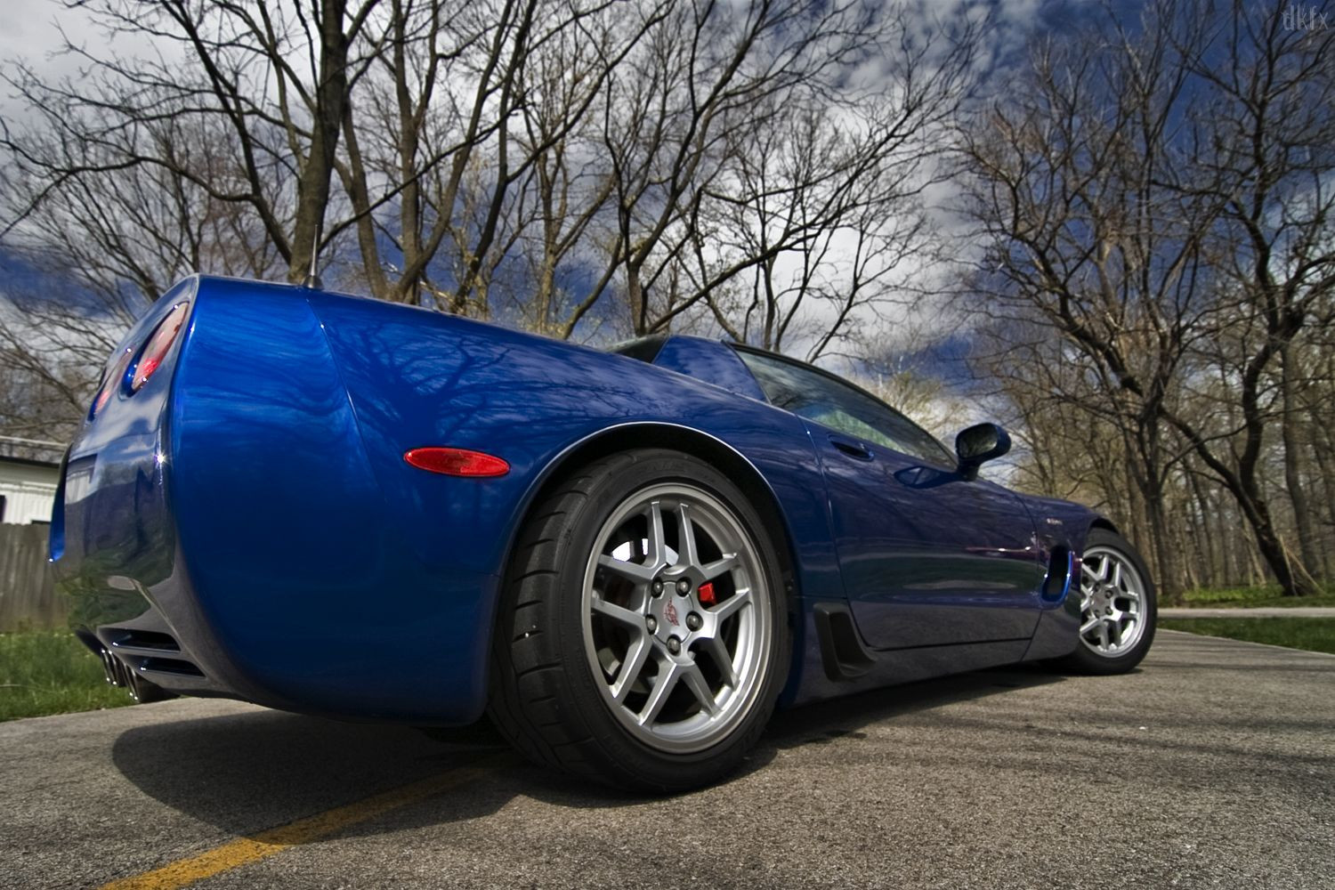 Aftermarket Side Scoops on Blue Chevy Corvette - Photo by dan kinzie