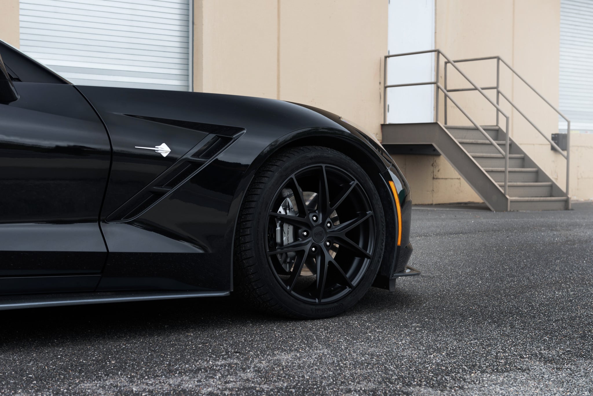 Chevy Corvette C7 Stingray Logo - Photo by Niche