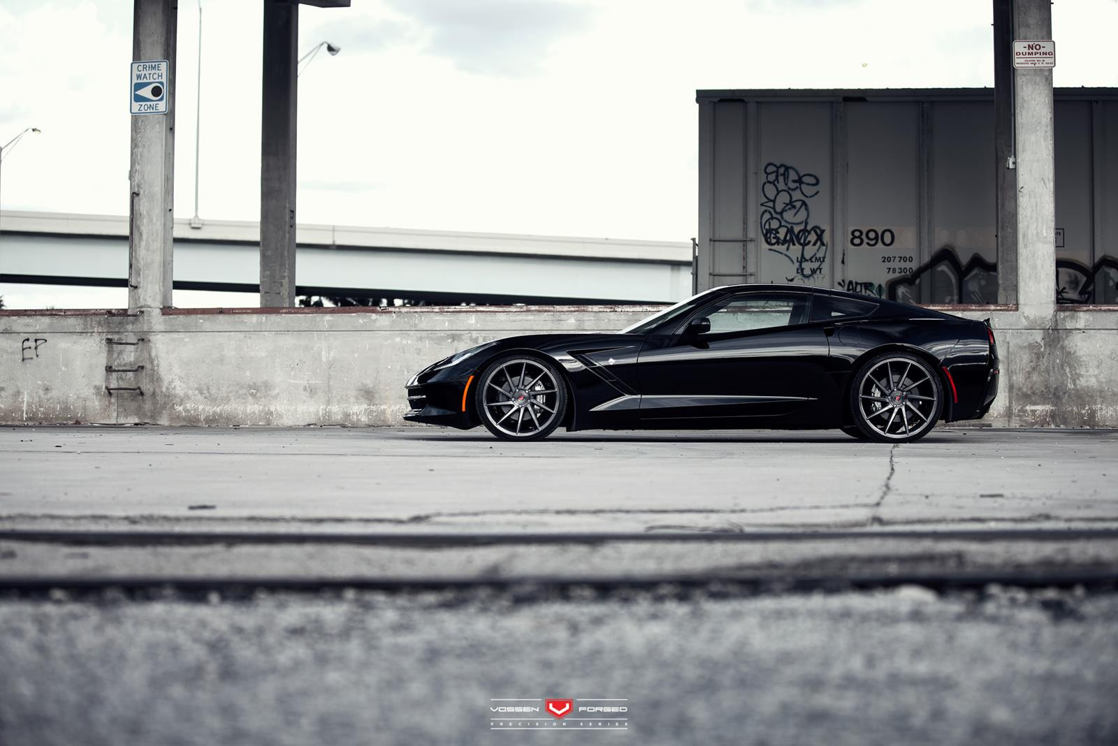Streaming Silhouette of Chevy Corvette Stingray - Photo by Vossen