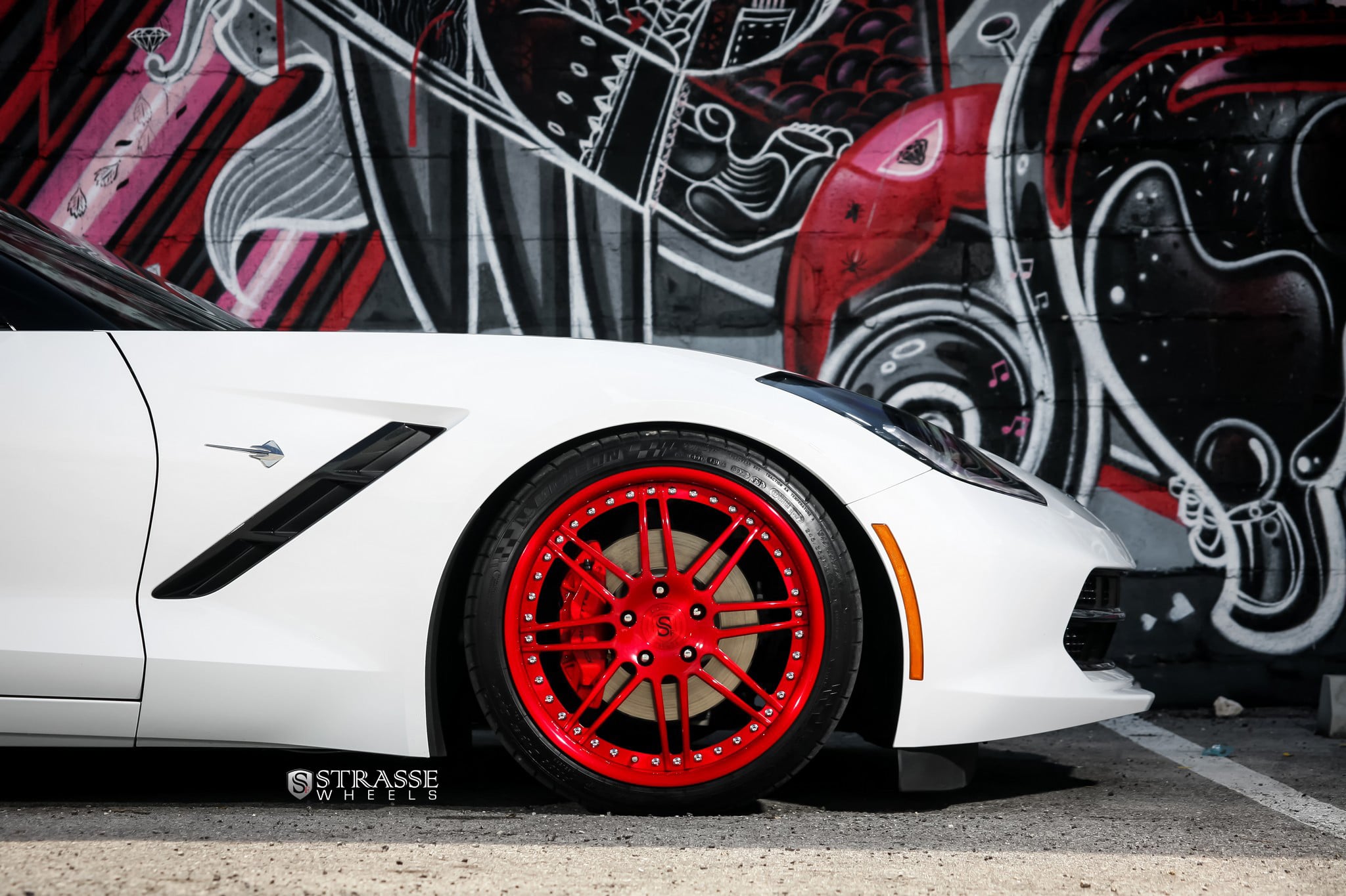 Aftermarket Side Scoops on White Chevy Corvette - Photo by Strasse Forged