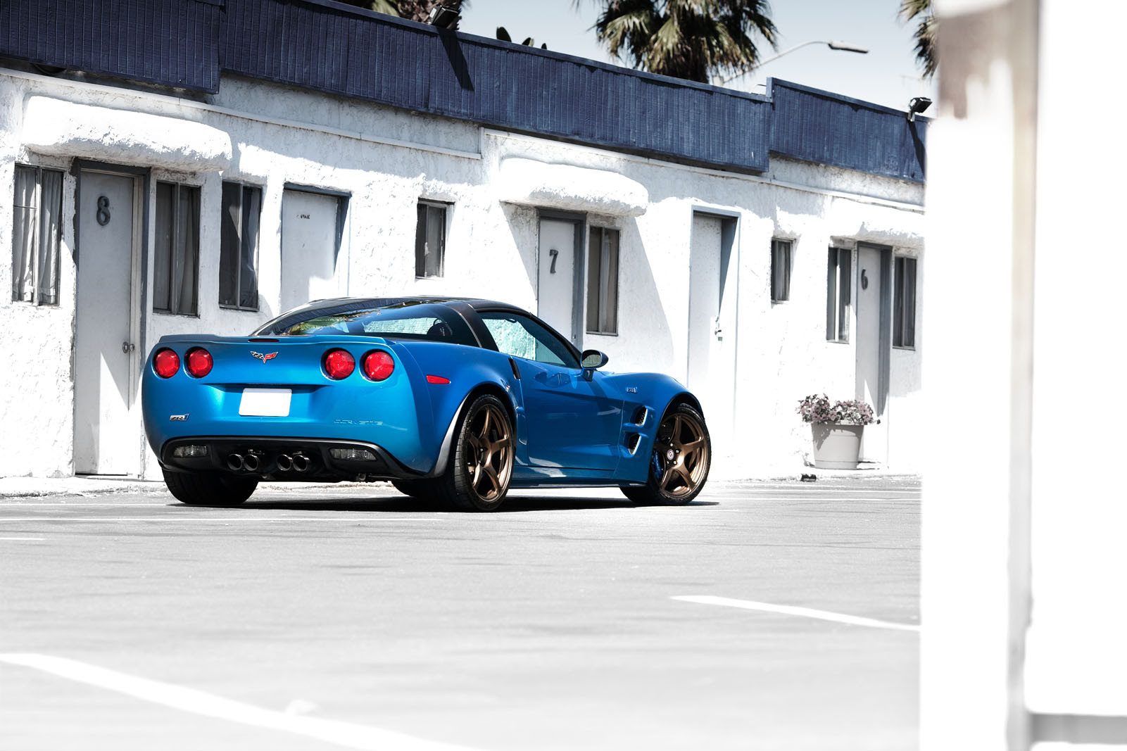 Aftermarket Rear Diffuser on Blue Chevy Corvette - Photo by chevy corvette
