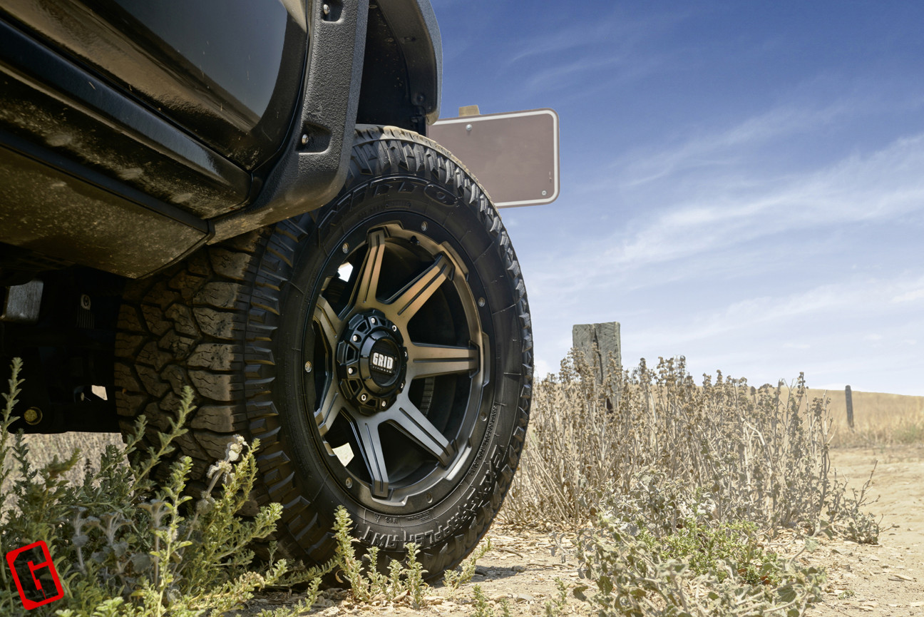 Chevy Silverado Off-road Rims - Photo by Grid Off-road