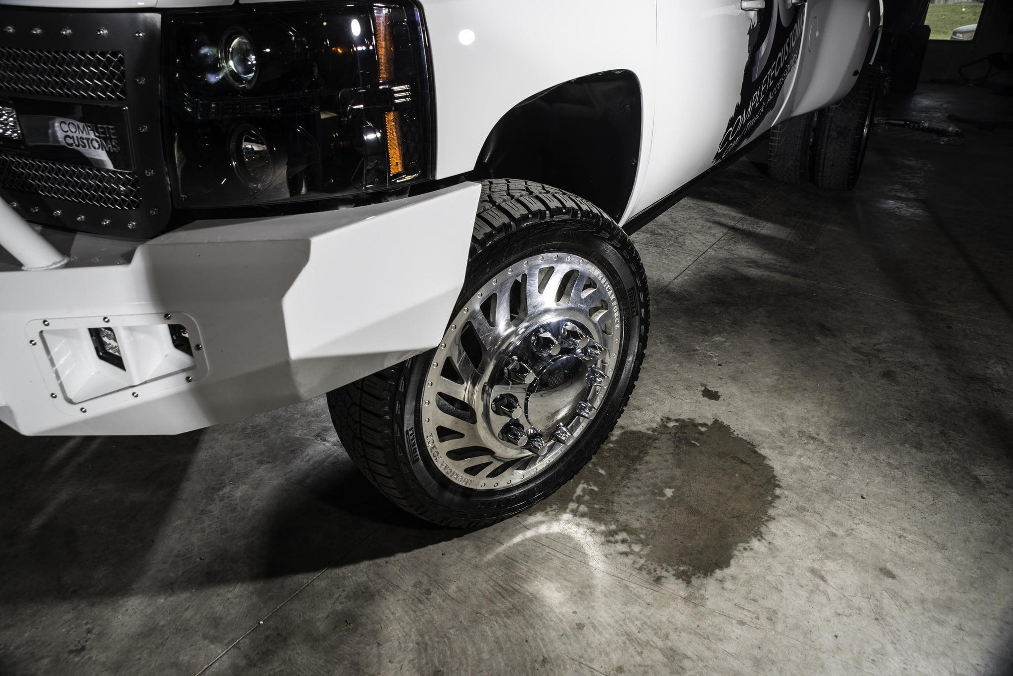 American Force Polished Rims on a Tow Truck - Photo by American Force