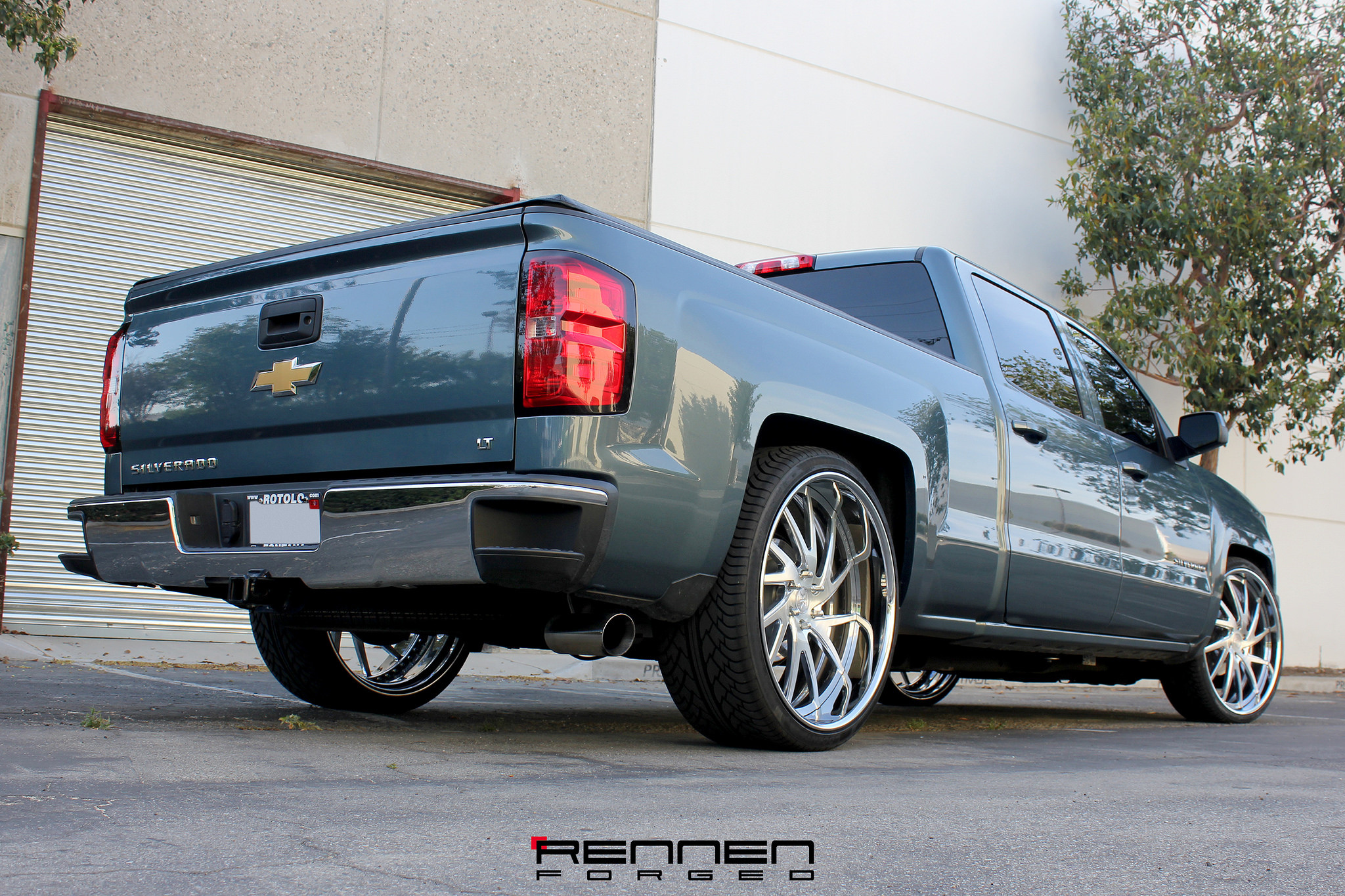 Rennen Forged Wheels on Gray Chevy Silverado - Photo by Rennen International
