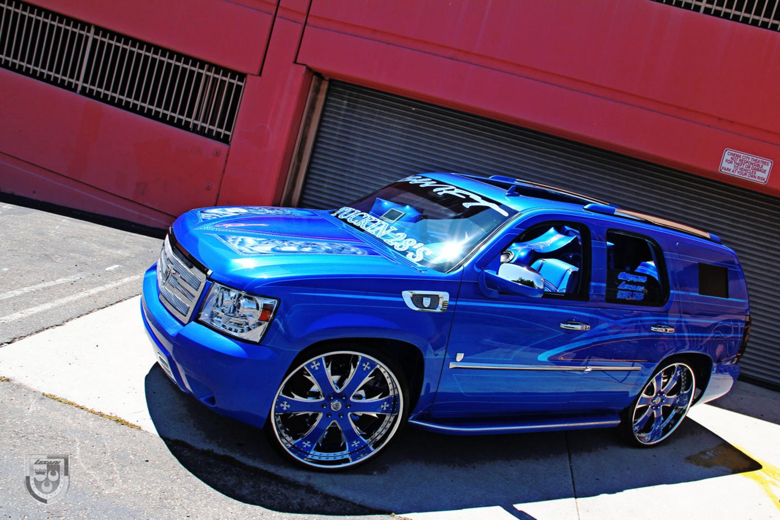 Lowered Chevy Tahoe on Chrome and Blue LT-Series Wheels - Photo by Lexani.