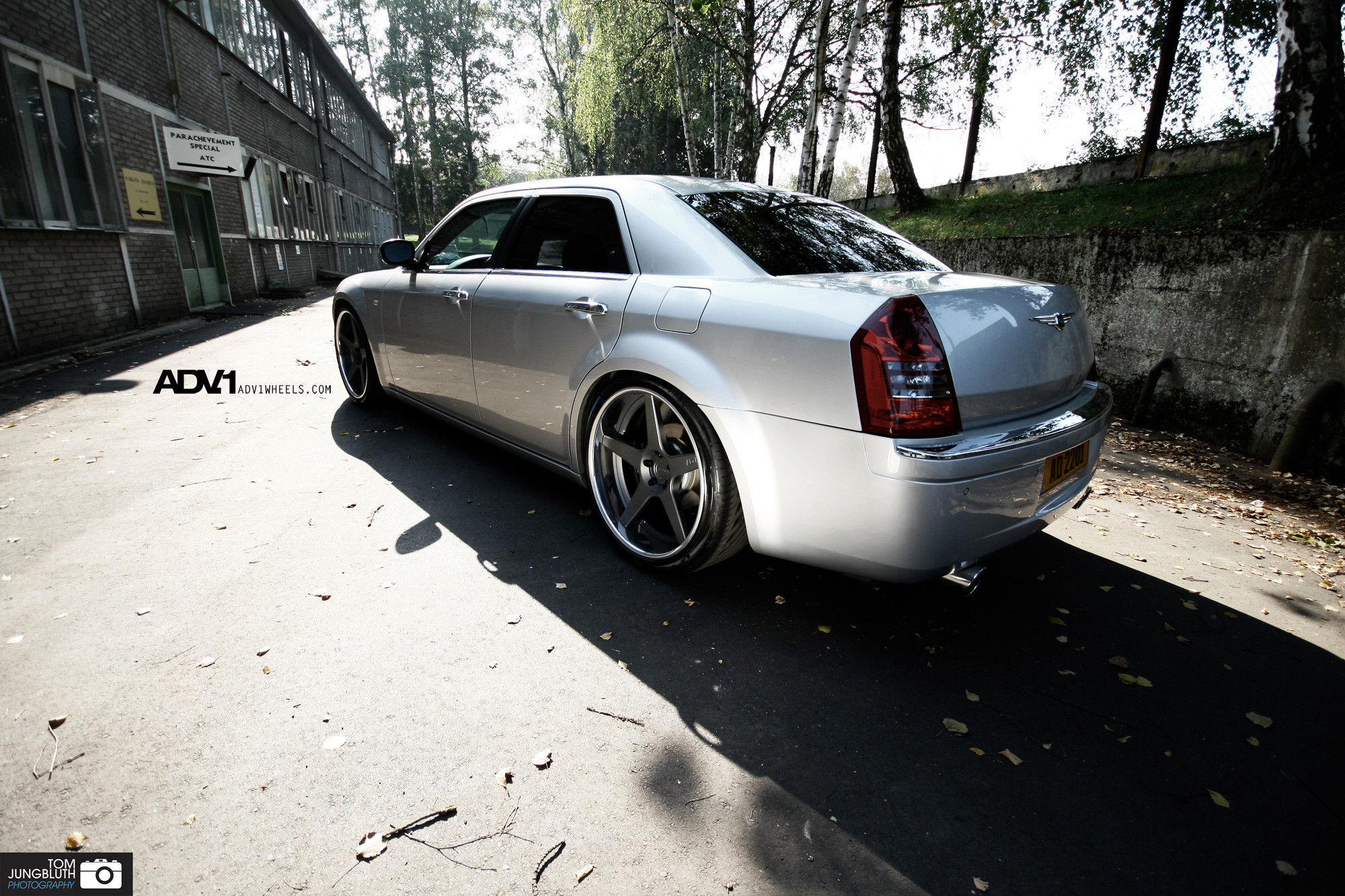 Red Clear Taillights on Silver Chrysler 300 - Photo by ADV.1