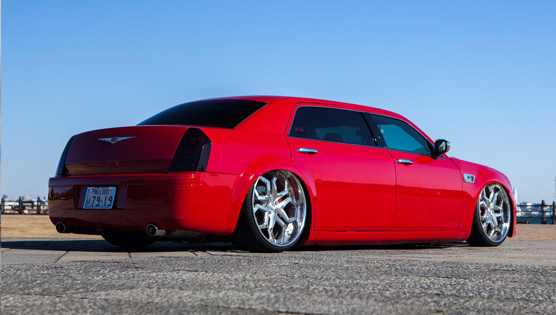 Lowered Chrysler 300 with Chrome Lexani Wheels - Photo by Lexani